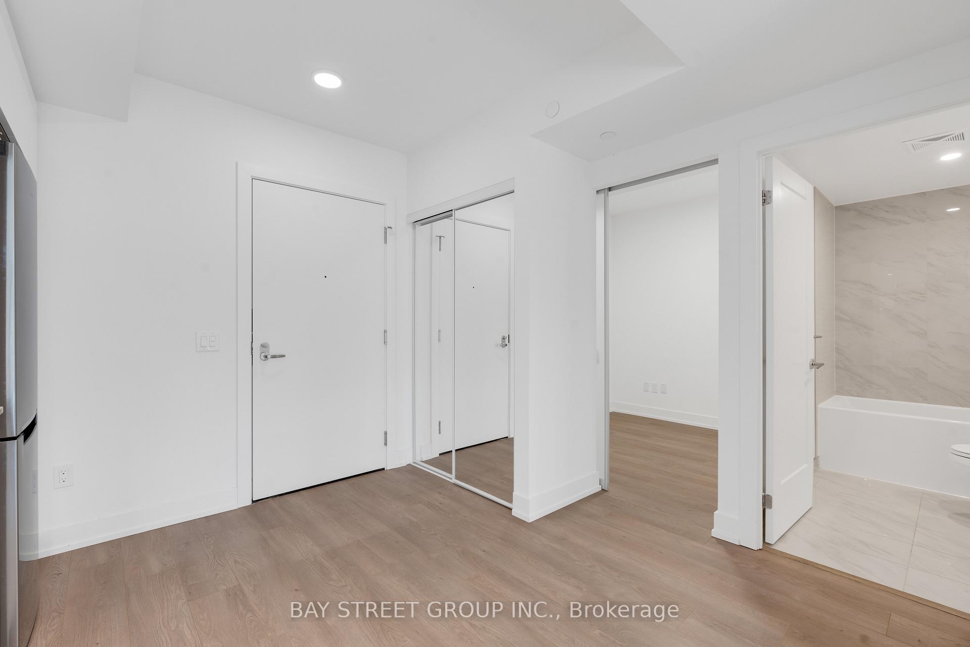 Photo 7 of Unit 323, 8 Cedarland Drive, Markham, Unionville — HOMEH