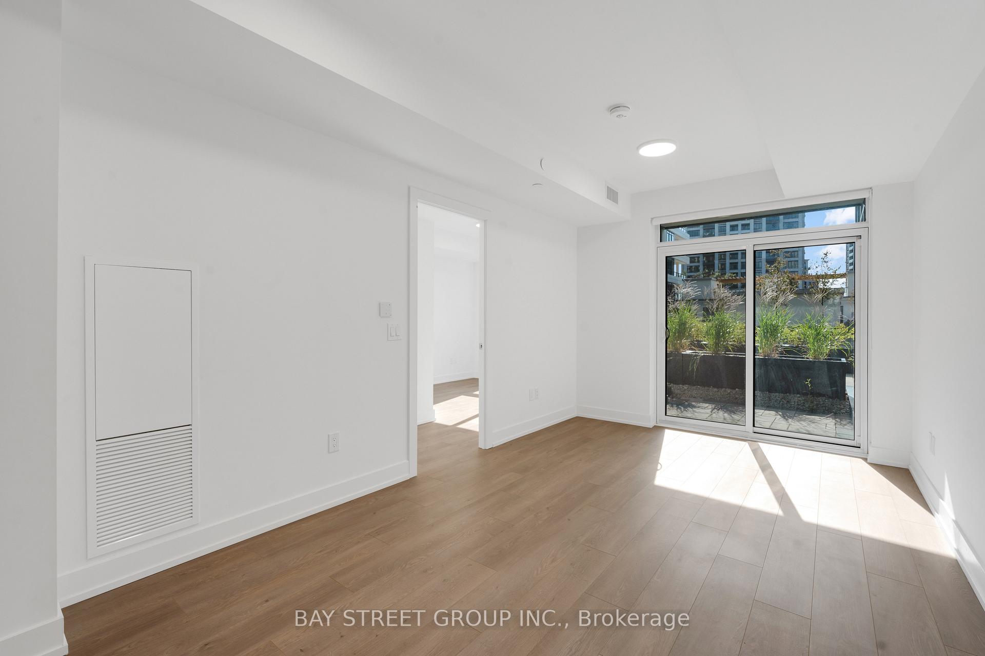 Photo 9 of Unit 323, 8 Cedarland Drive, Markham, Unionville — HOMEH