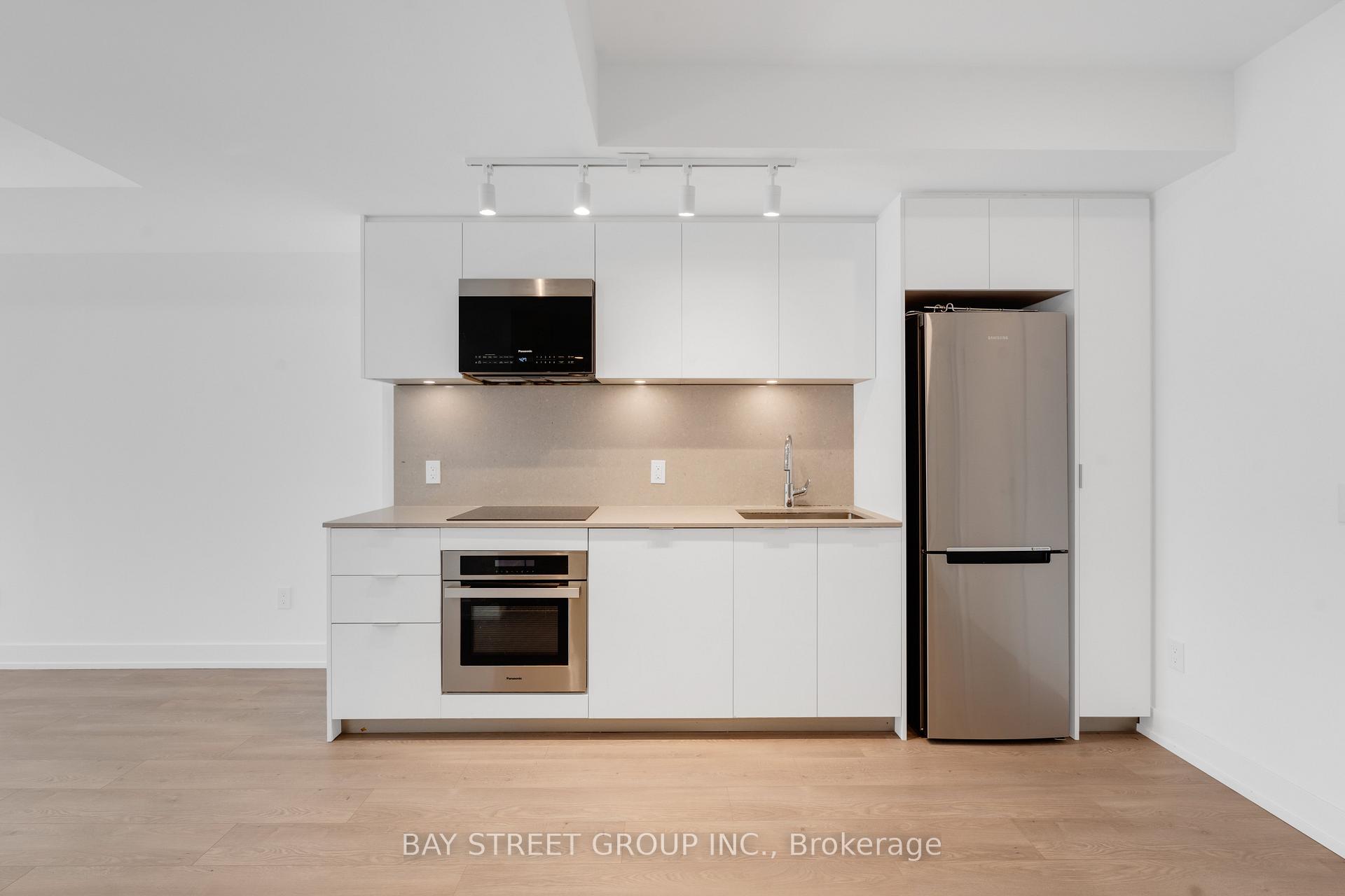 Photo 11 of Unit 323, 8 Cedarland Drive, Markham, Unionville — HOMEH