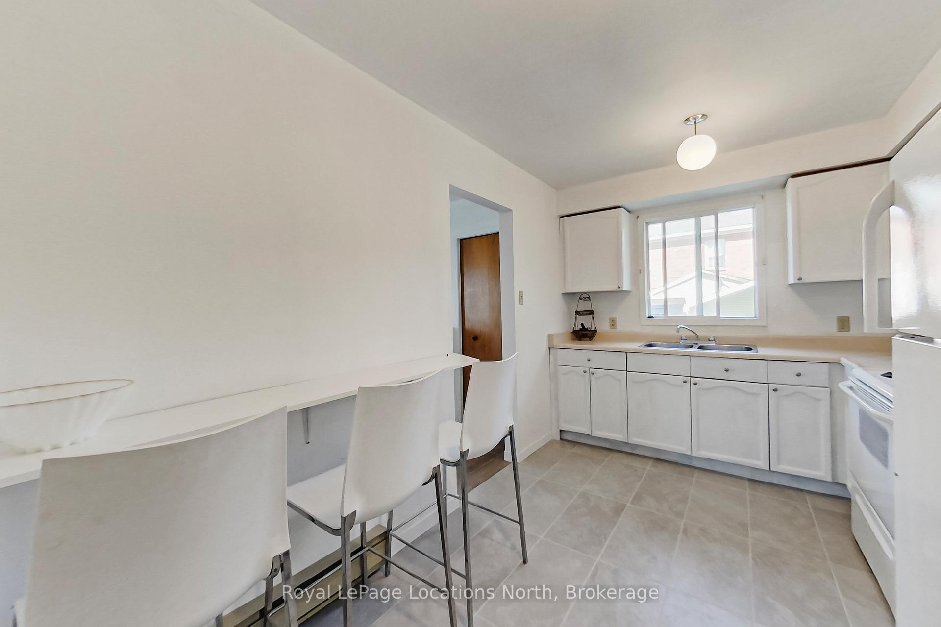 Photo 5 of 402 Seventh Street, Collingwood — HOMEH