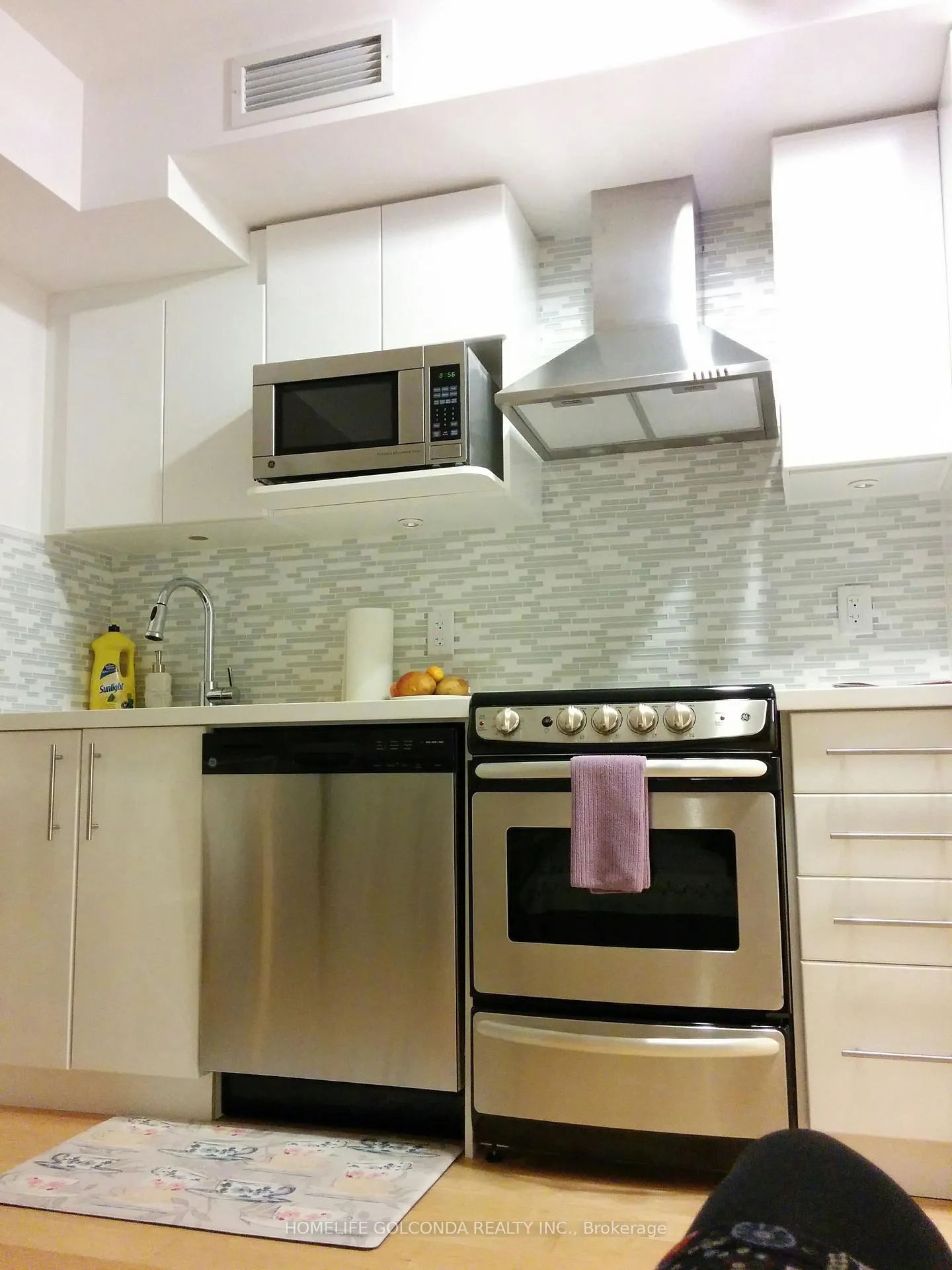 Photo 8 of Unit 804, 58 Orchard View Boulevard, Toronto, Yonge-Eglinton — HOMEH