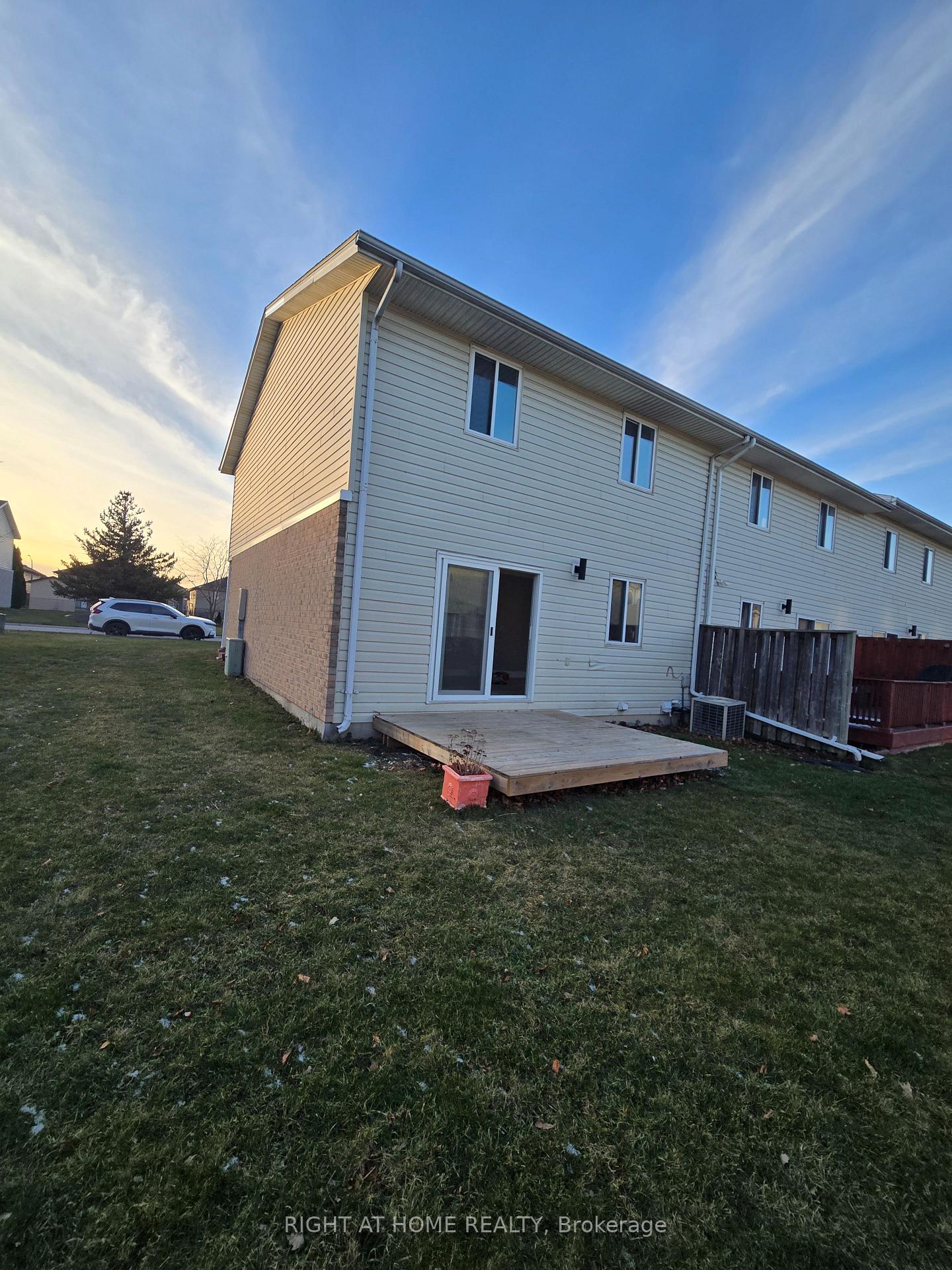Photo 4 of Unit 63, 1292 Cardinal Crescent, Tecumseh — HOMEH