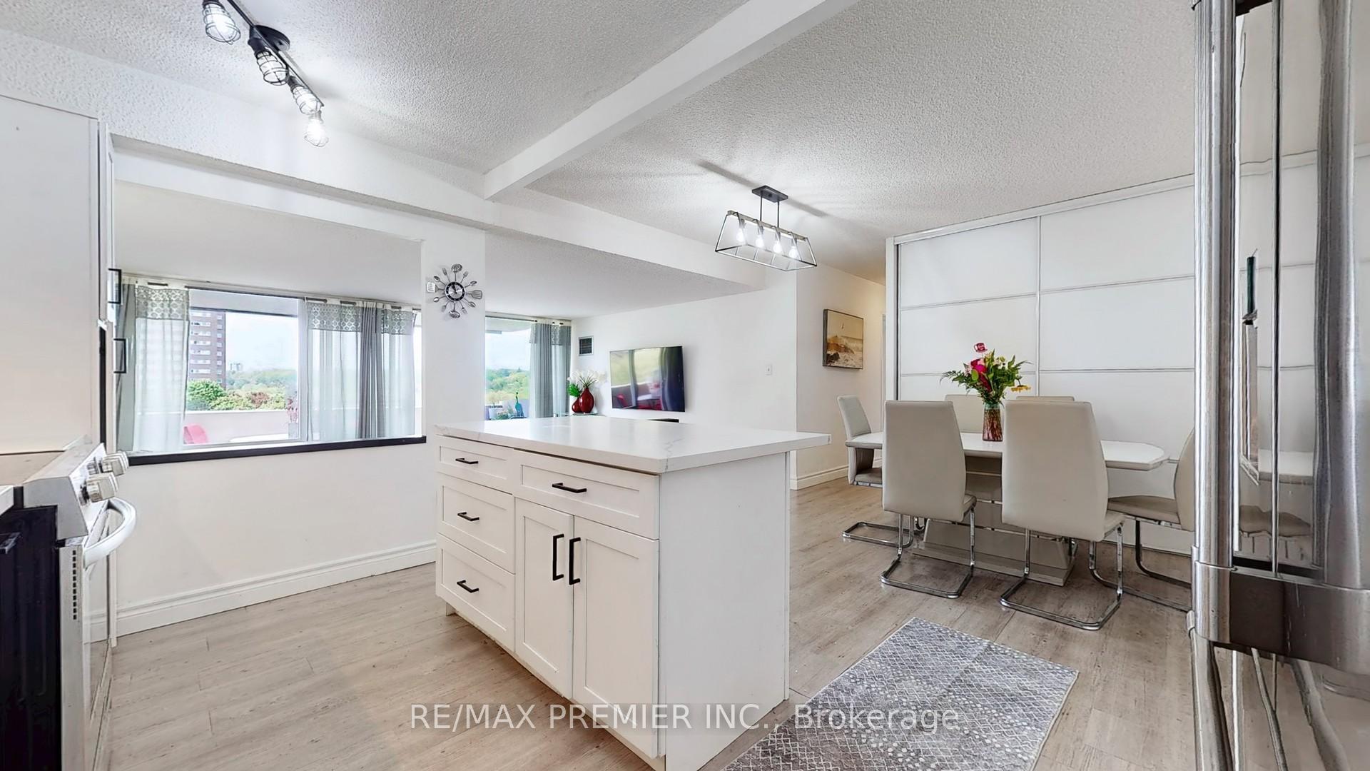 Photo 10 of Unit 710, 270 Scarlett Road, Toronto, Rockcliffe-Smythe — HOMEH