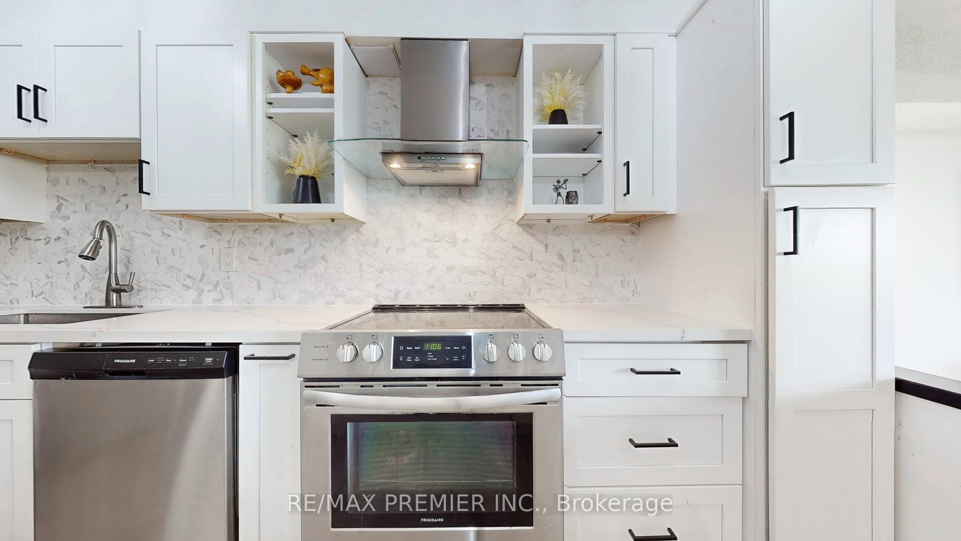 Photo 11 of Unit 710, 270 Scarlett Road, Toronto, Rockcliffe-Smythe — HOMEH