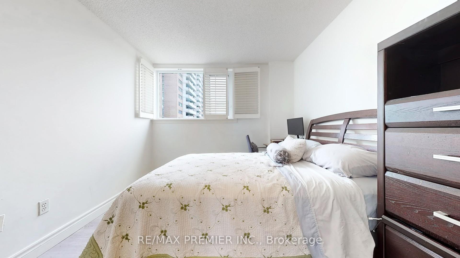 Photo 19 of Unit 710, 270 Scarlett Road, Toronto, Rockcliffe-Smythe — HOMEH