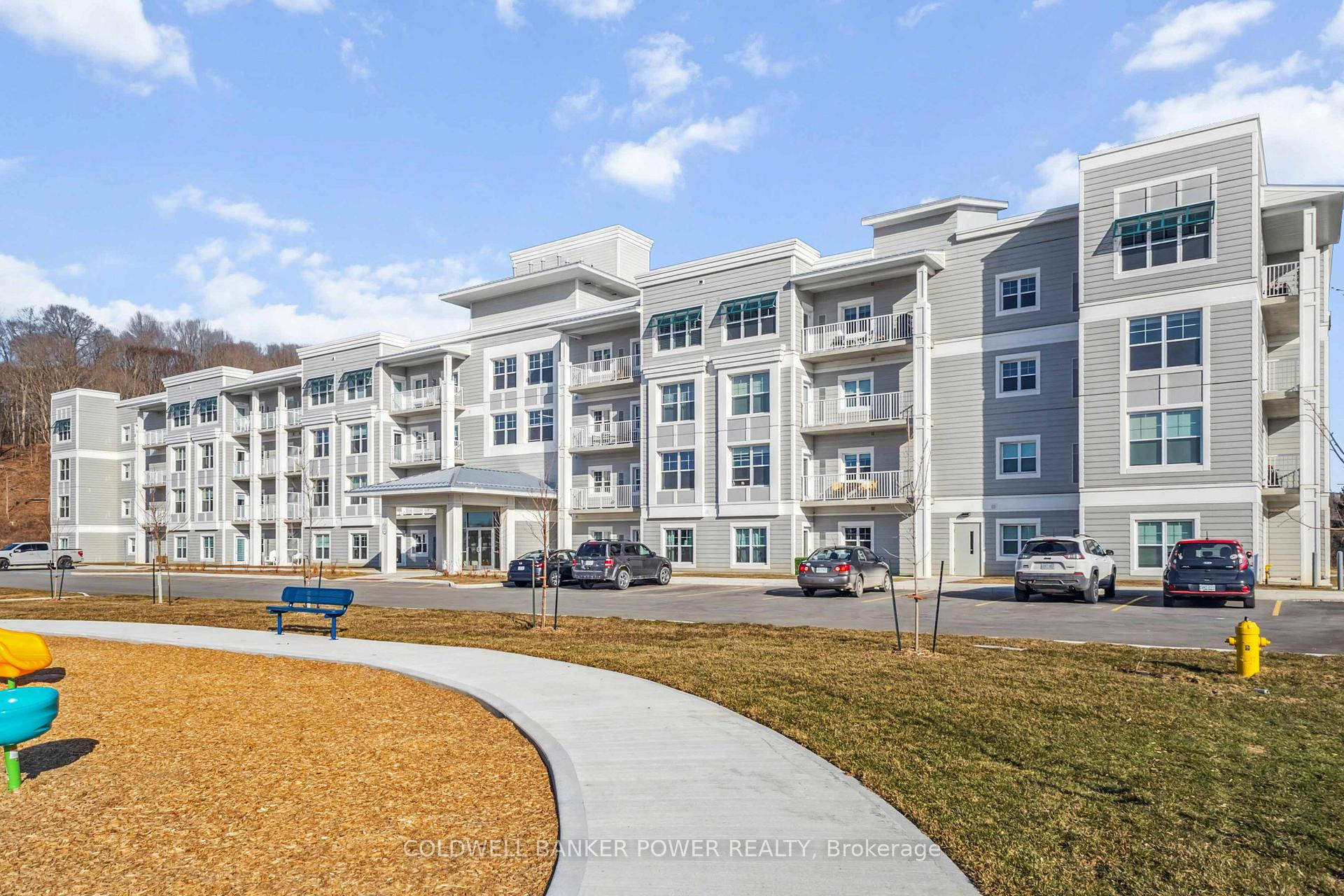 Front of Unit 305, 100 The Promenade