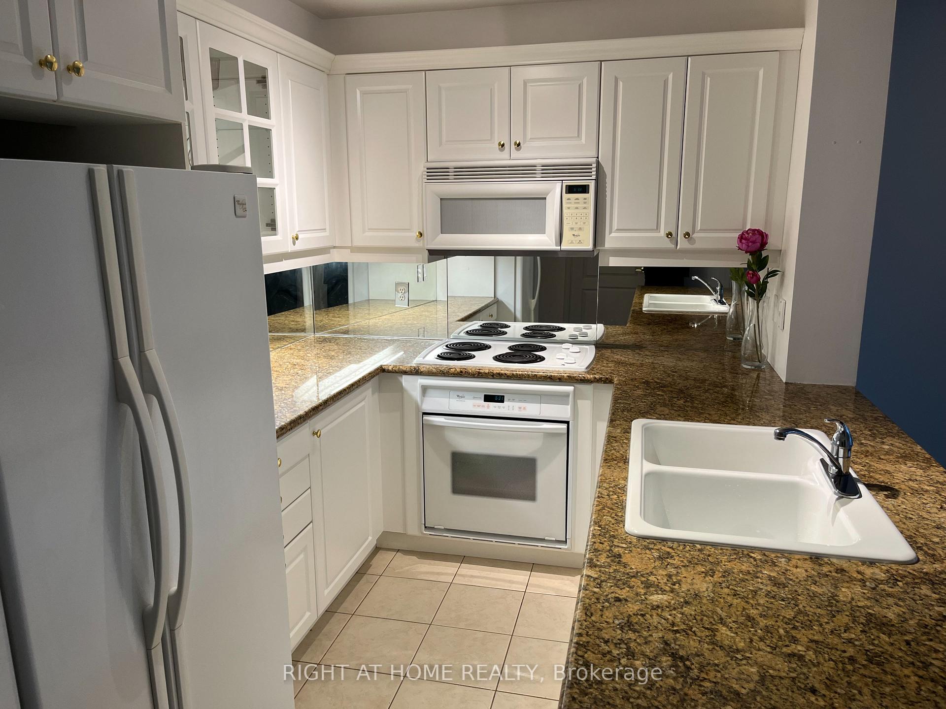 Photo 12 of Unit PH1, 3130 Yonge Street, Toronto, Lawrence Park North — HOMEH