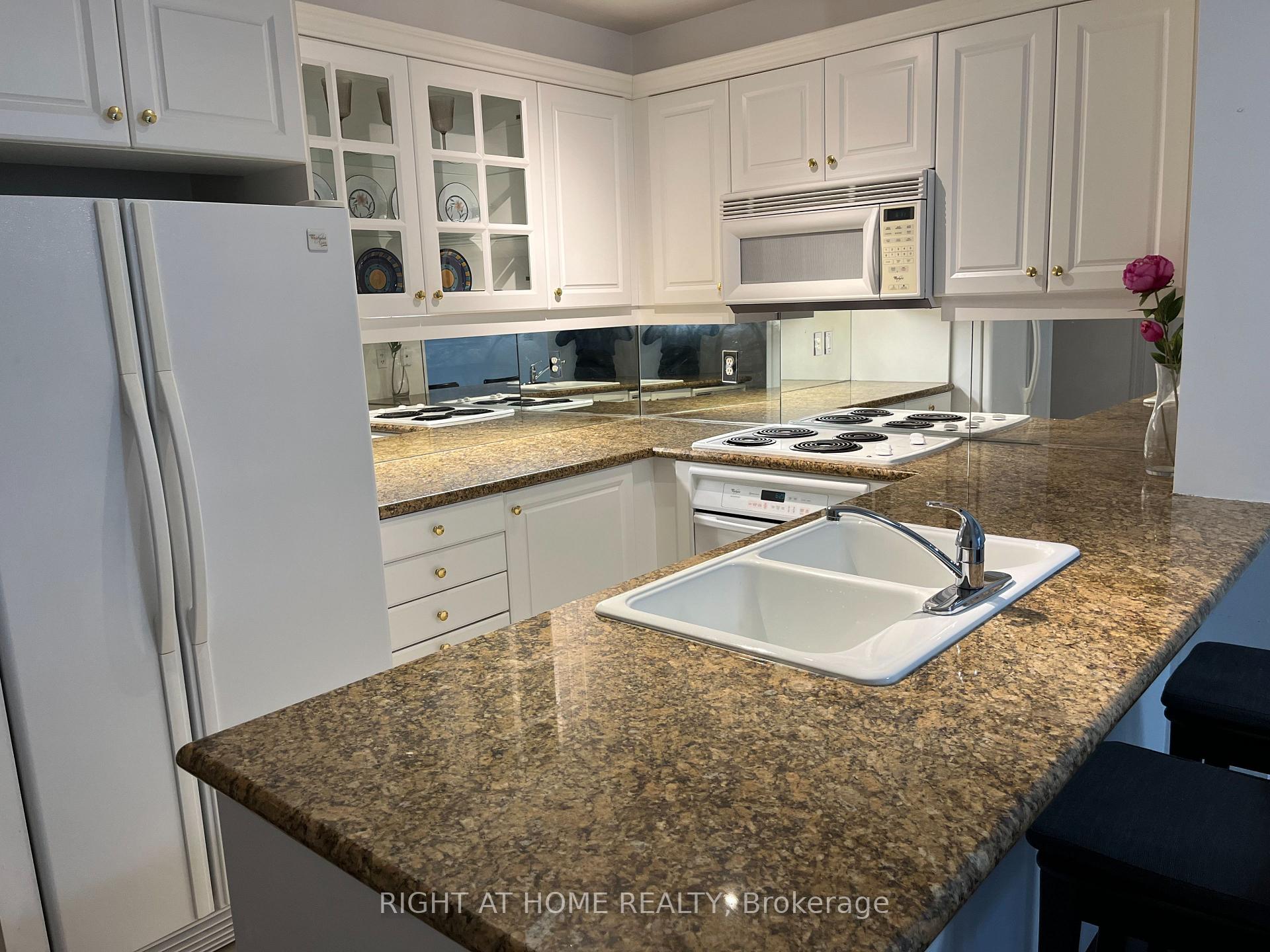 Photo 13 of Unit PH1, 3130 Yonge Street, Toronto, Lawrence Park North — HOMEH