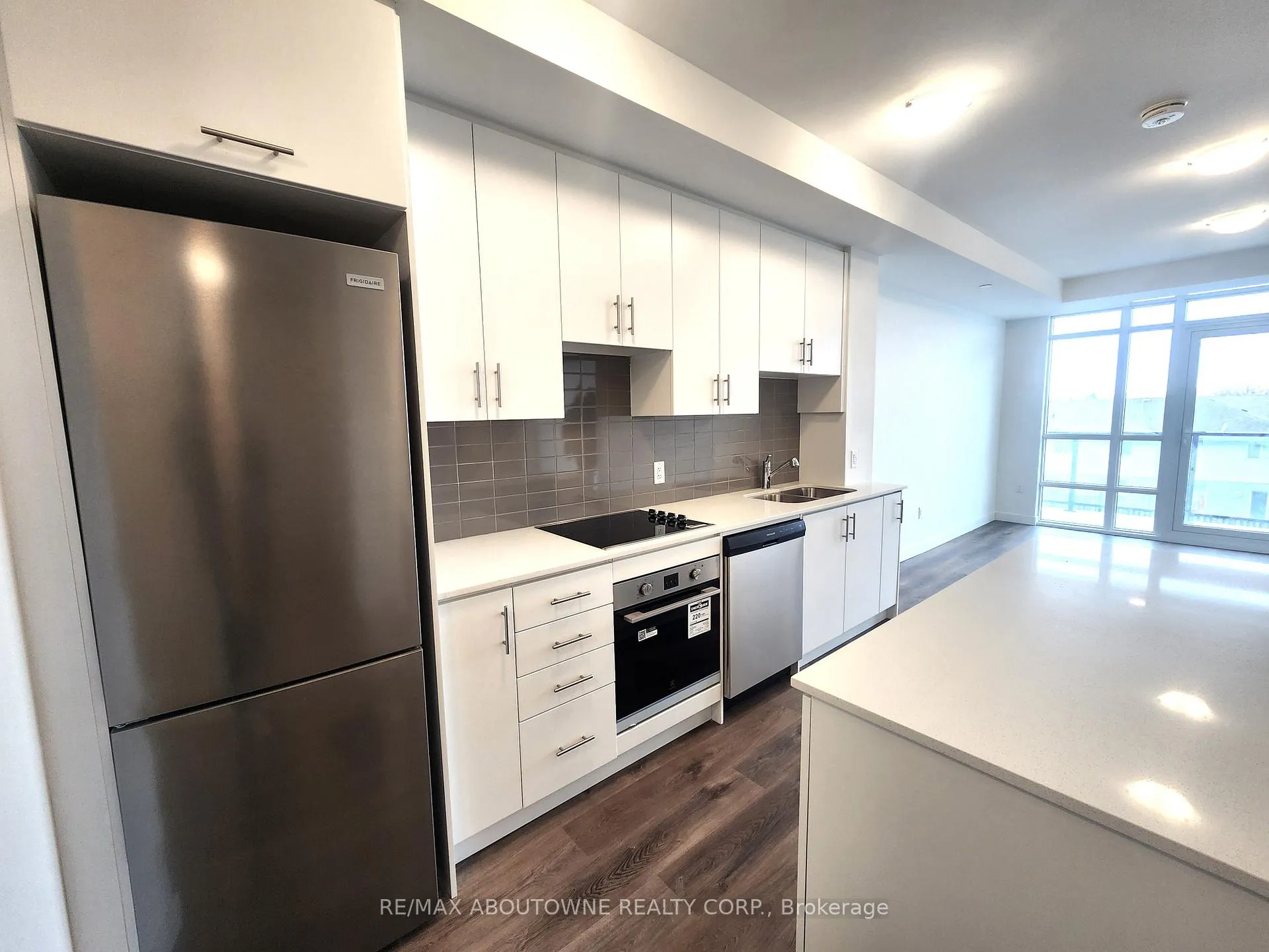 Photo 5 of Unit 302, 461 Green Road, Hamilton, Lakeshore — HOMEH