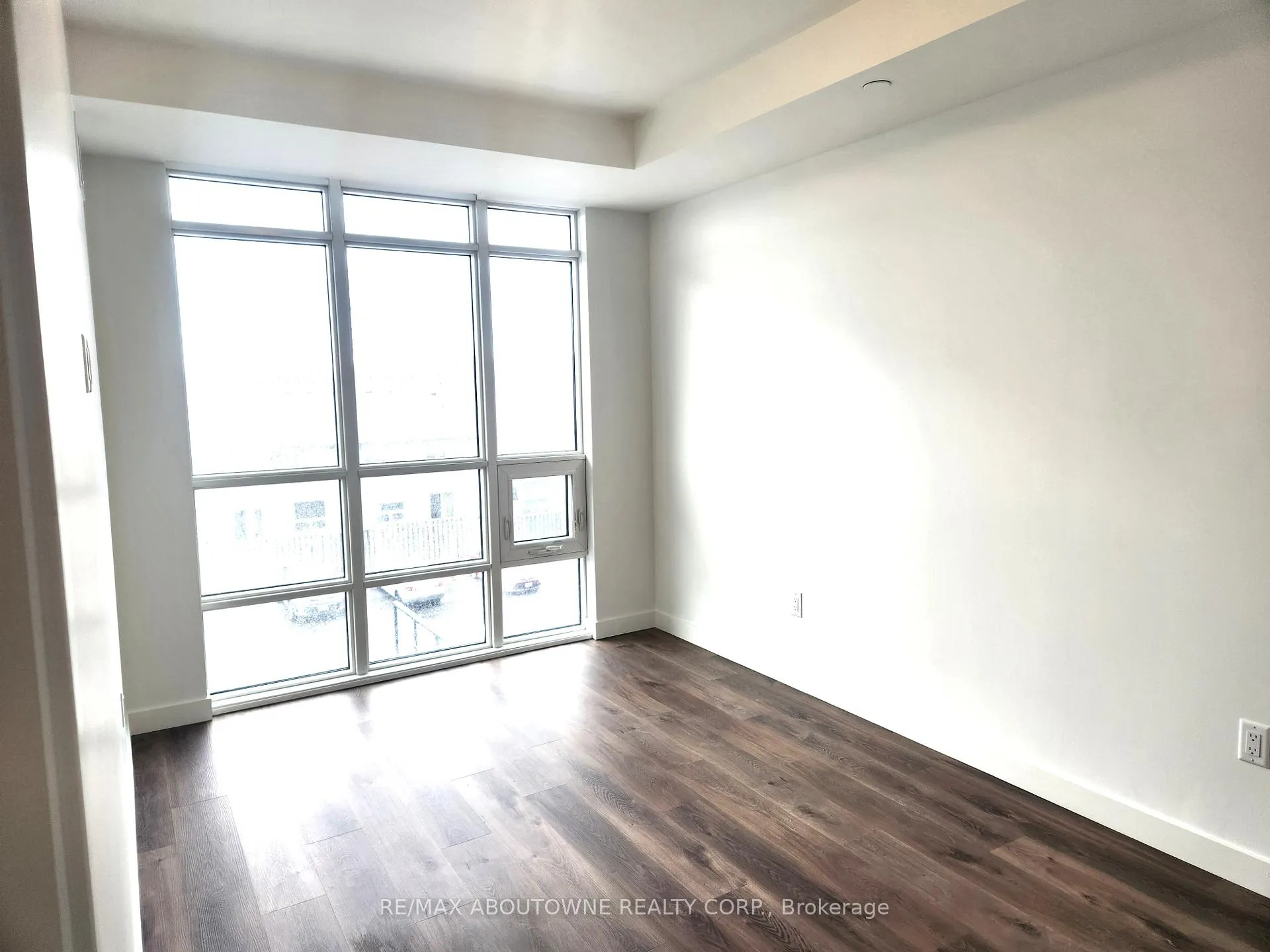 Photo 7 of Unit 302, 461 Green Road, Hamilton, Lakeshore — HOMEH