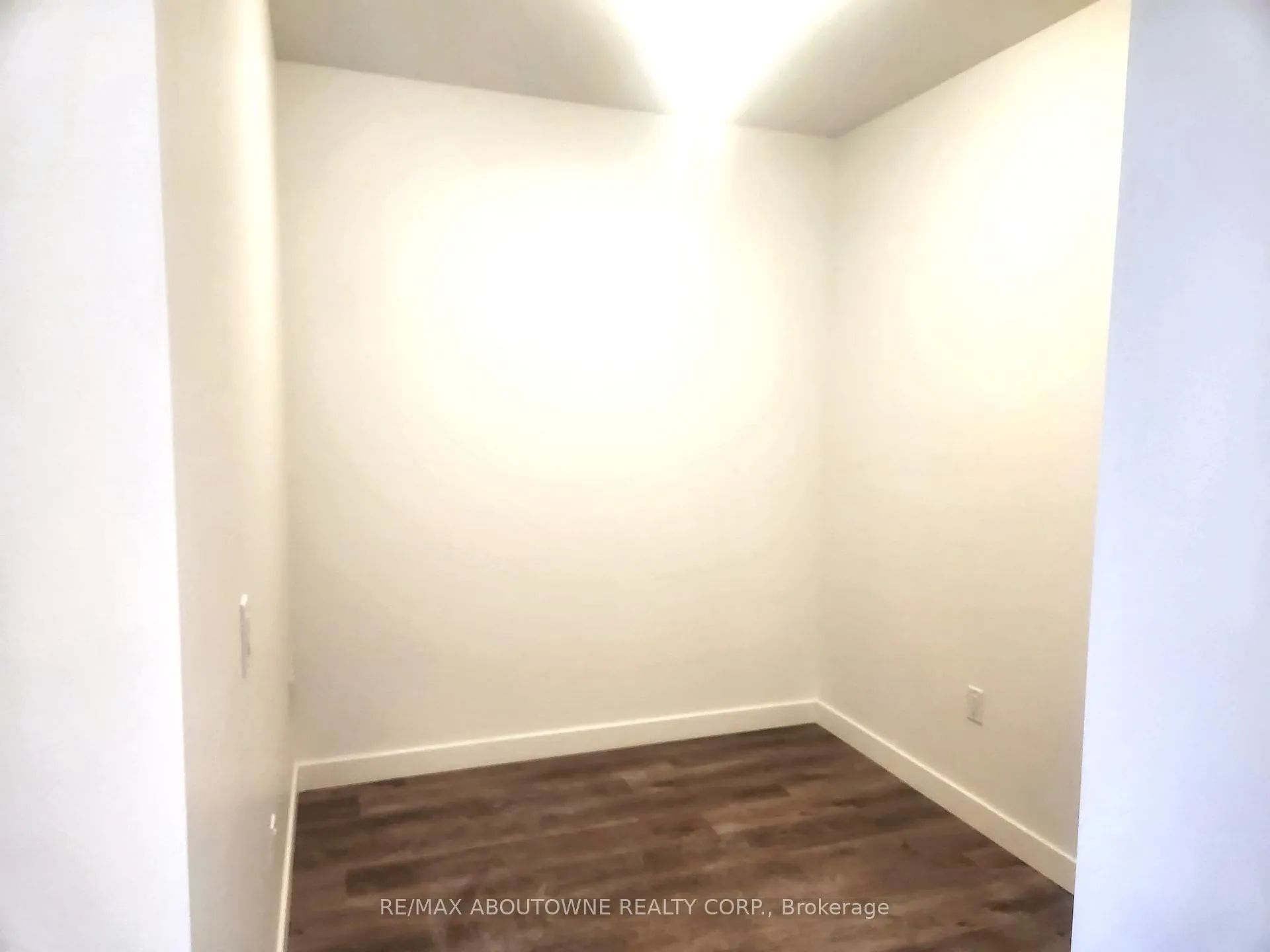 Photo 9 of Unit 302, 461 Green Road, Hamilton, Lakeshore — HOMEH