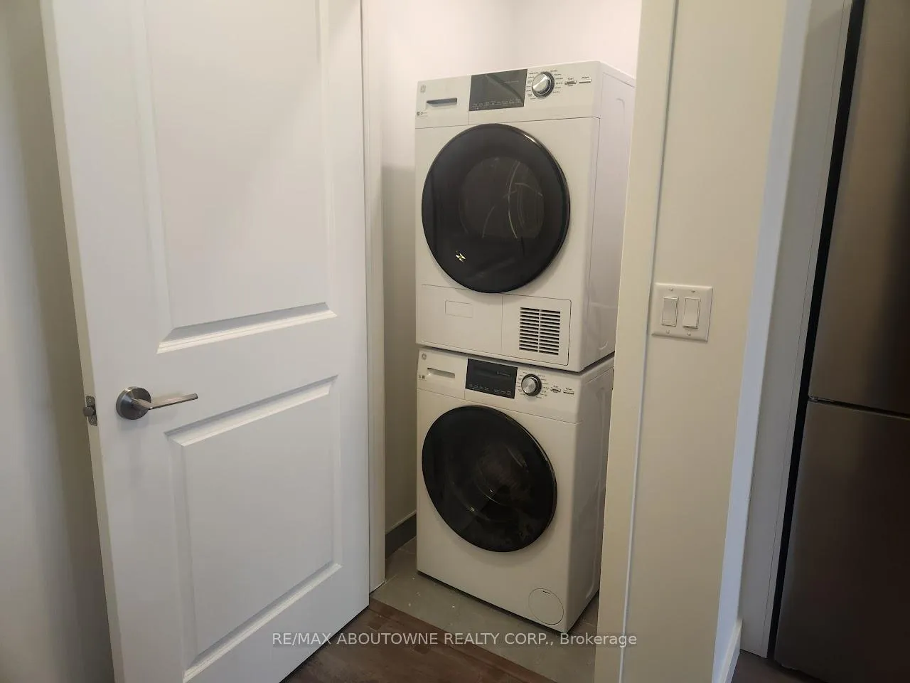 Photo 10 of Unit 302, 461 Green Road, Hamilton, Lakeshore — HOMEH