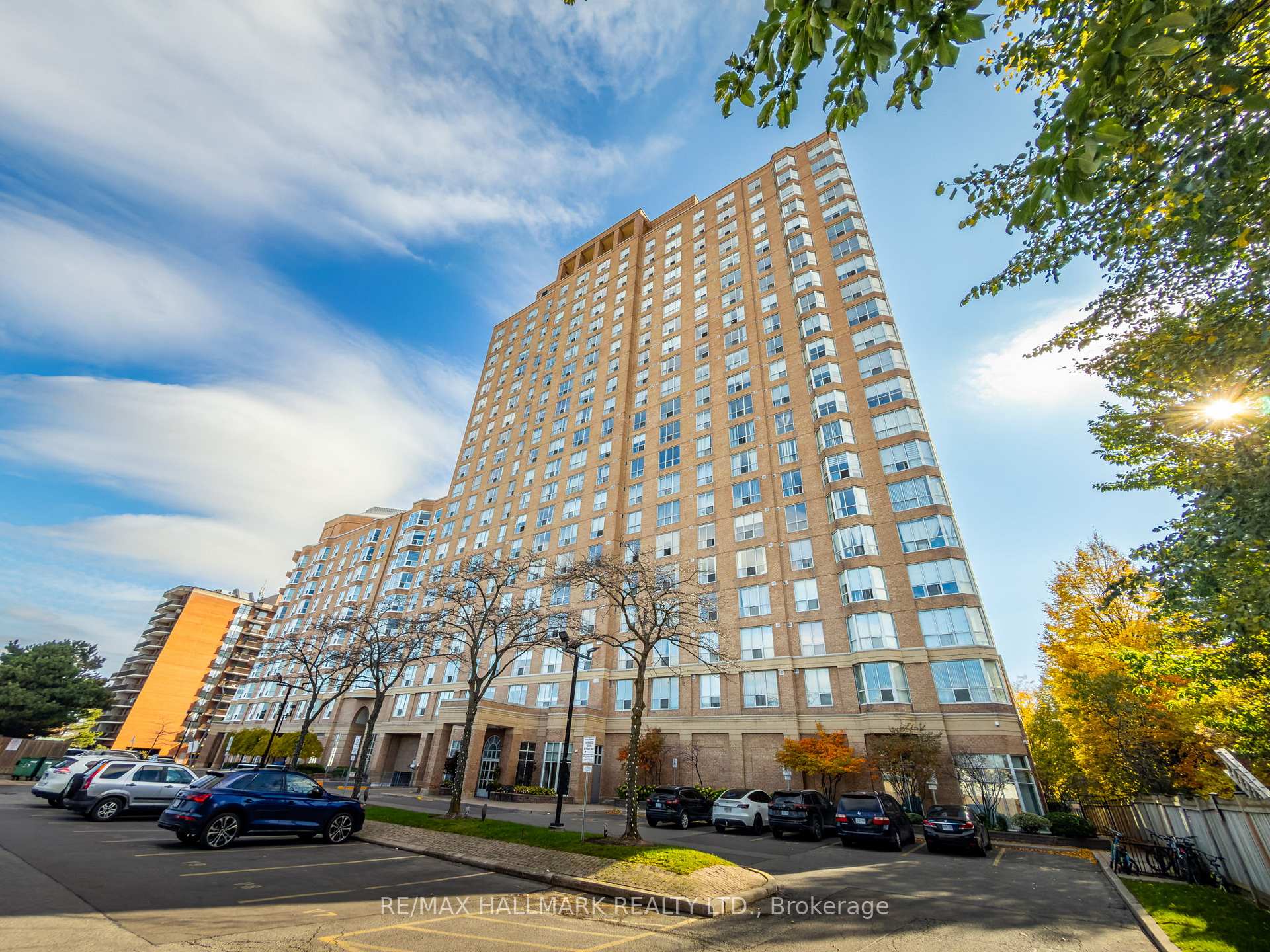 Front of Unit 1801, 21 Overlea Boulevard