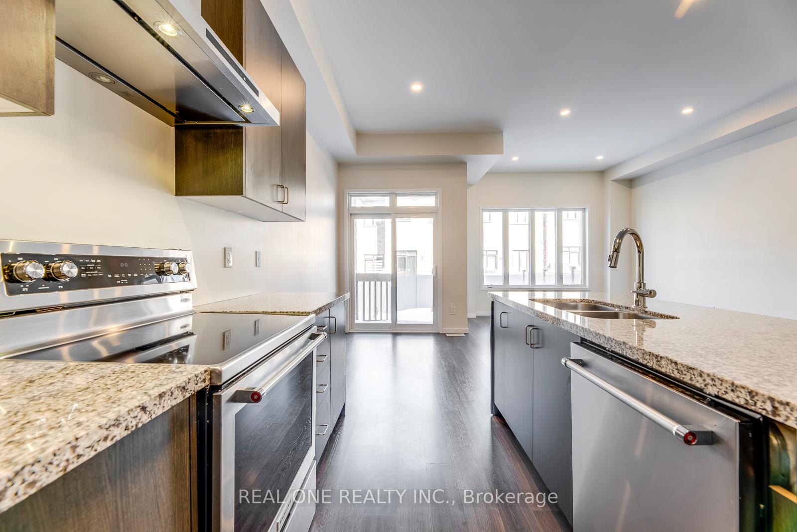 Photo 4 of 451 Elyse Court, Aurora, Bayview Northeast — HOMEH