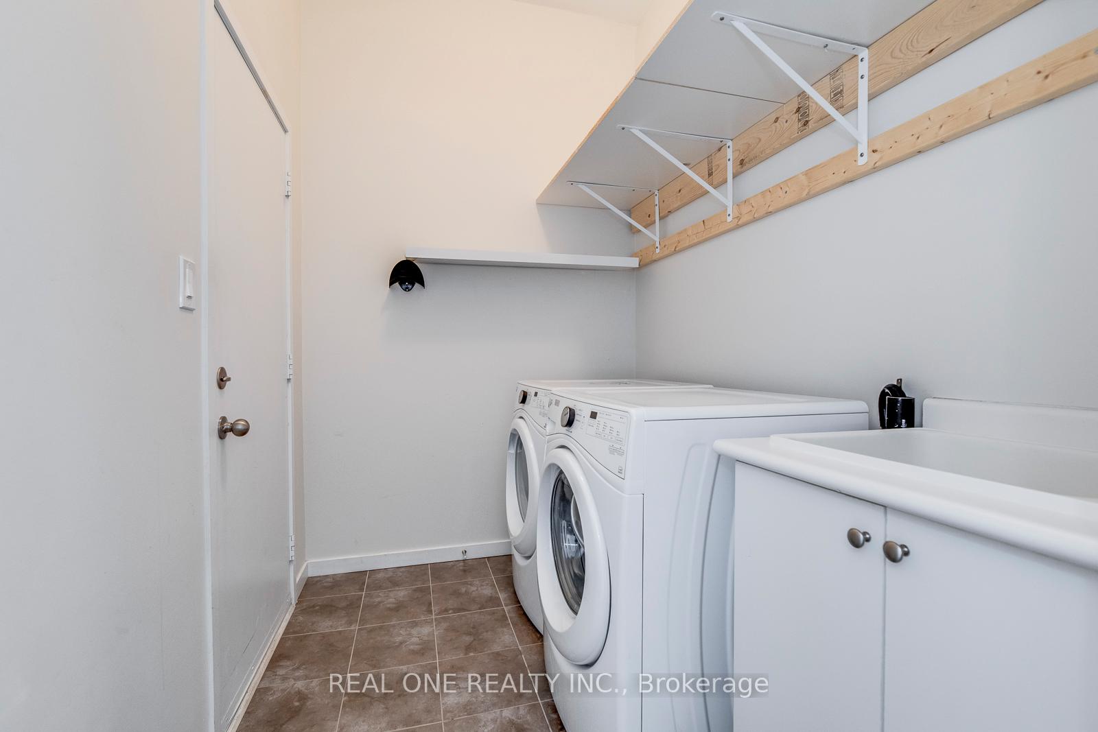 Photo 8 of 451 Elyse Court, Aurora, Bayview Northeast — HOMEH
