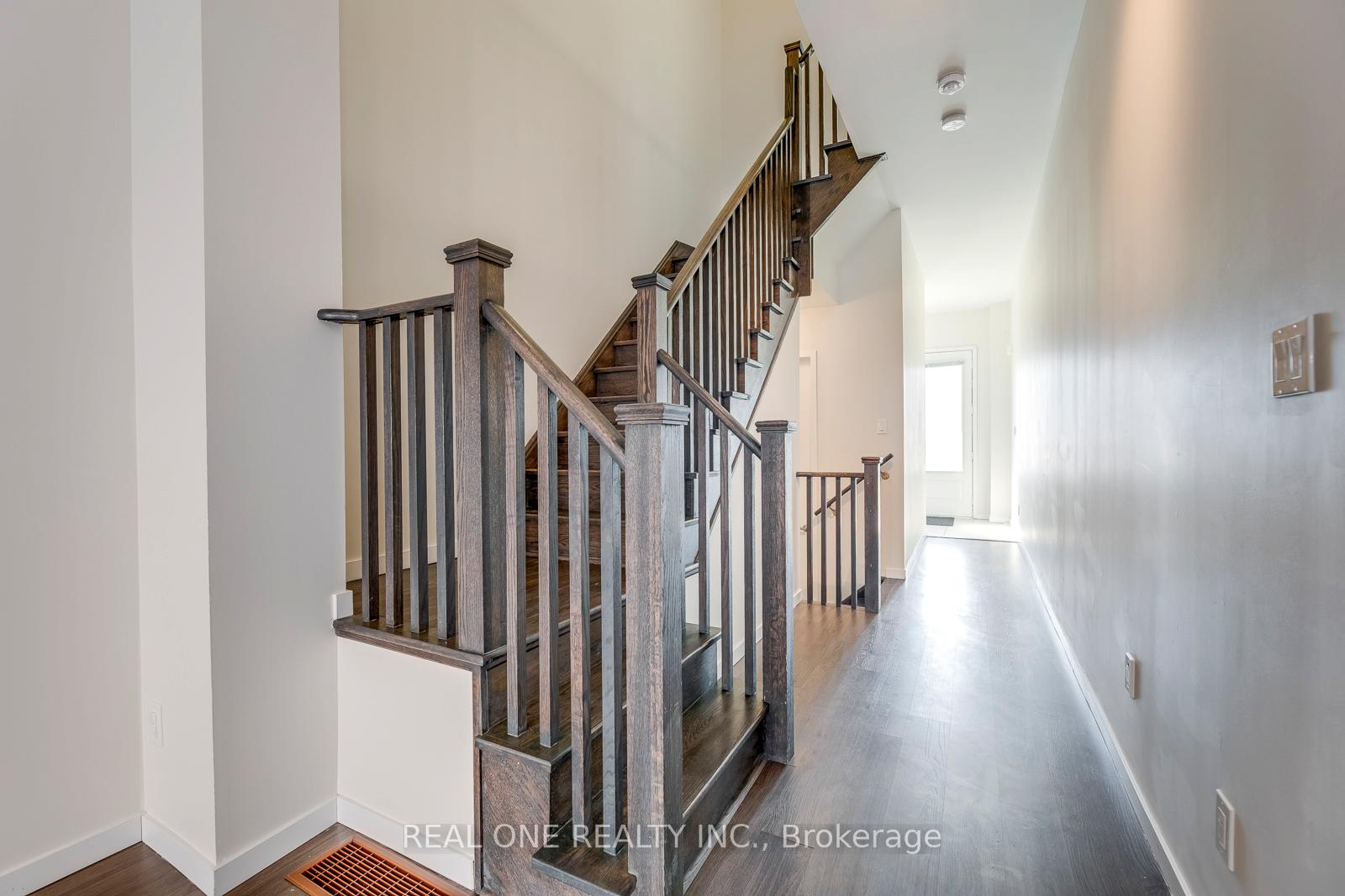 Photo 10 of 451 Elyse Court, Aurora, Bayview Northeast — HOMEH