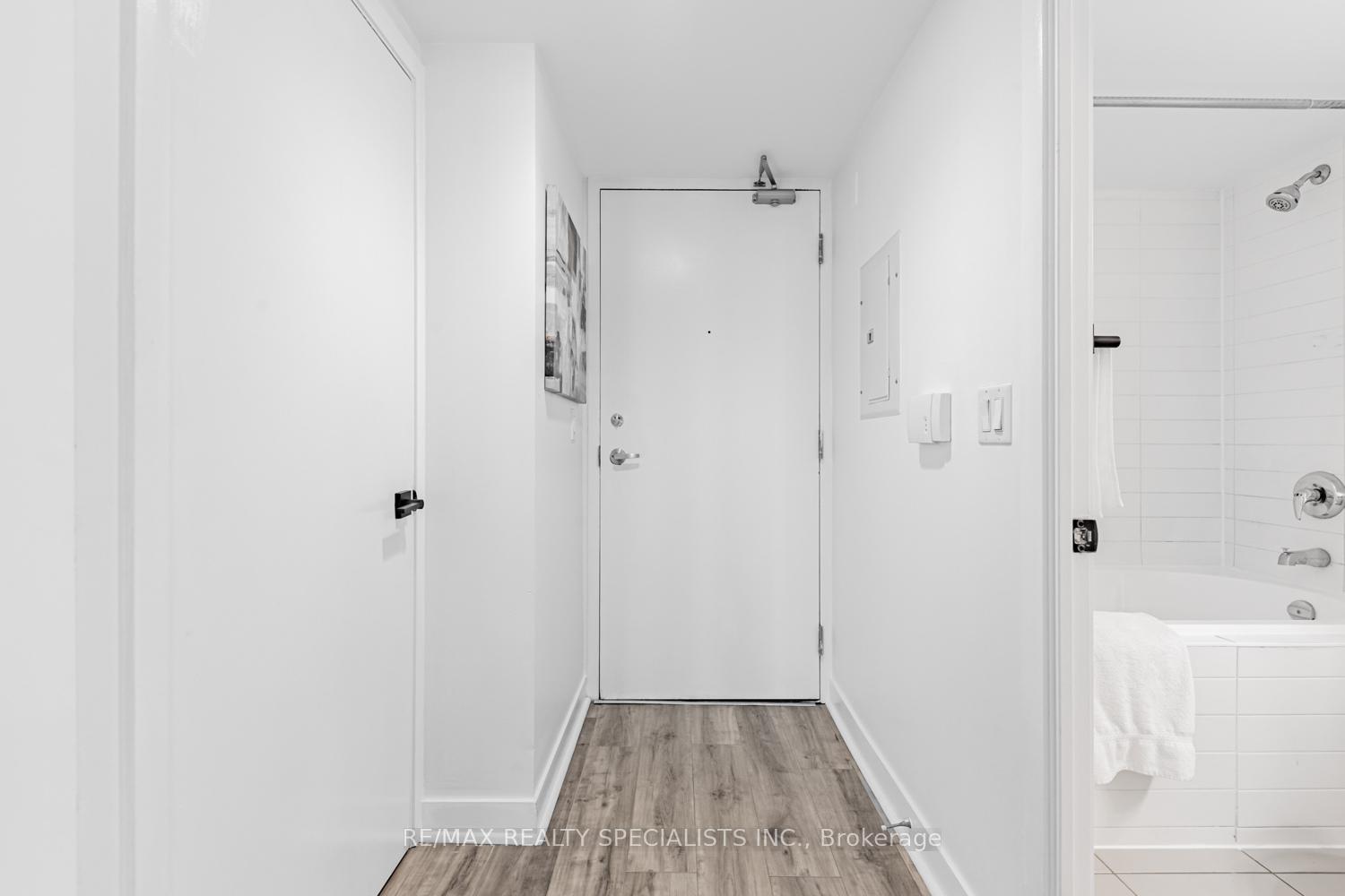 Photo 4 of Unit 1714, 155 Legion Road N, Etobicoke, Mimico — HOMEH