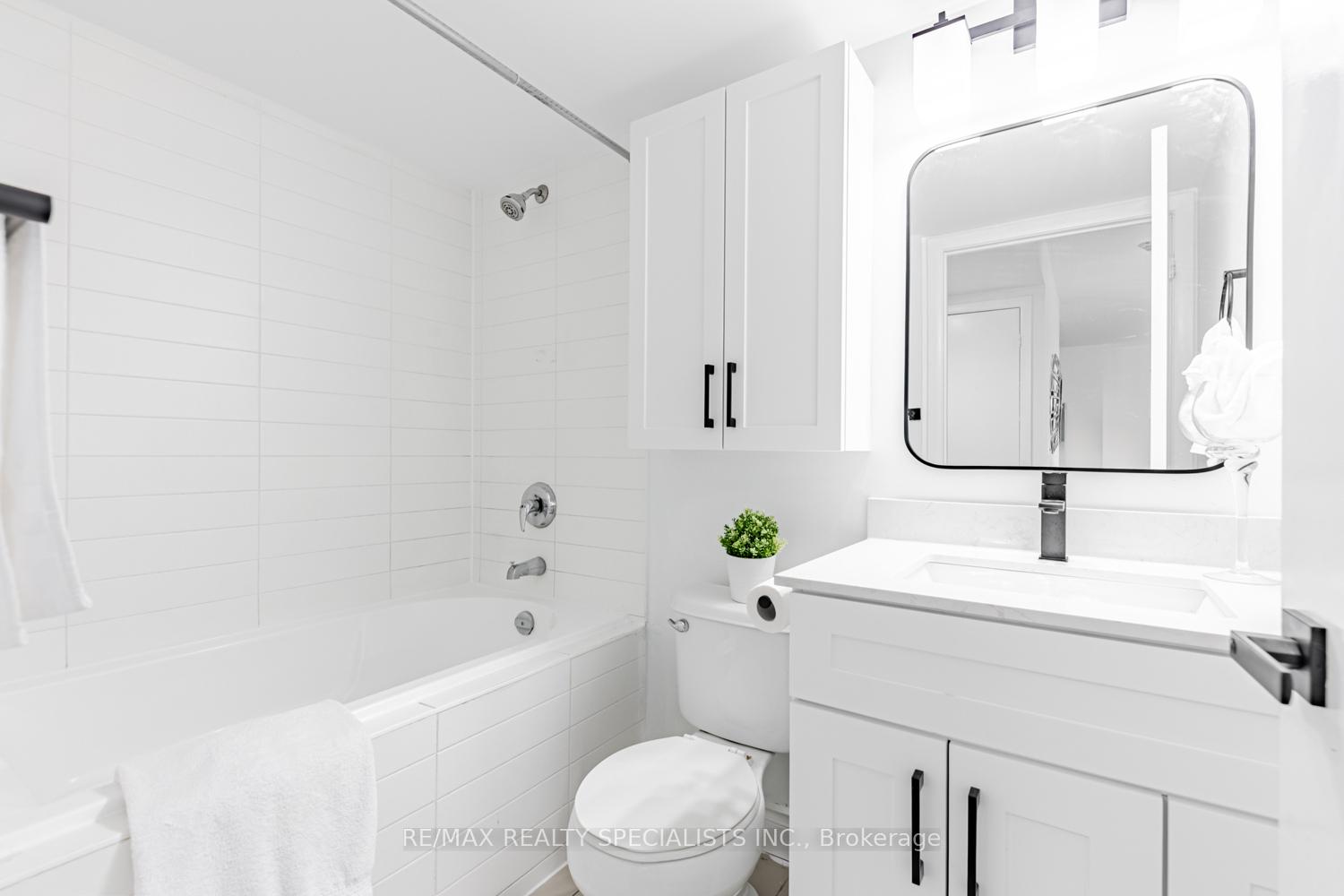 Photo 5 of Unit 1714, 155 Legion Road N, Etobicoke, Mimico — HOMEH