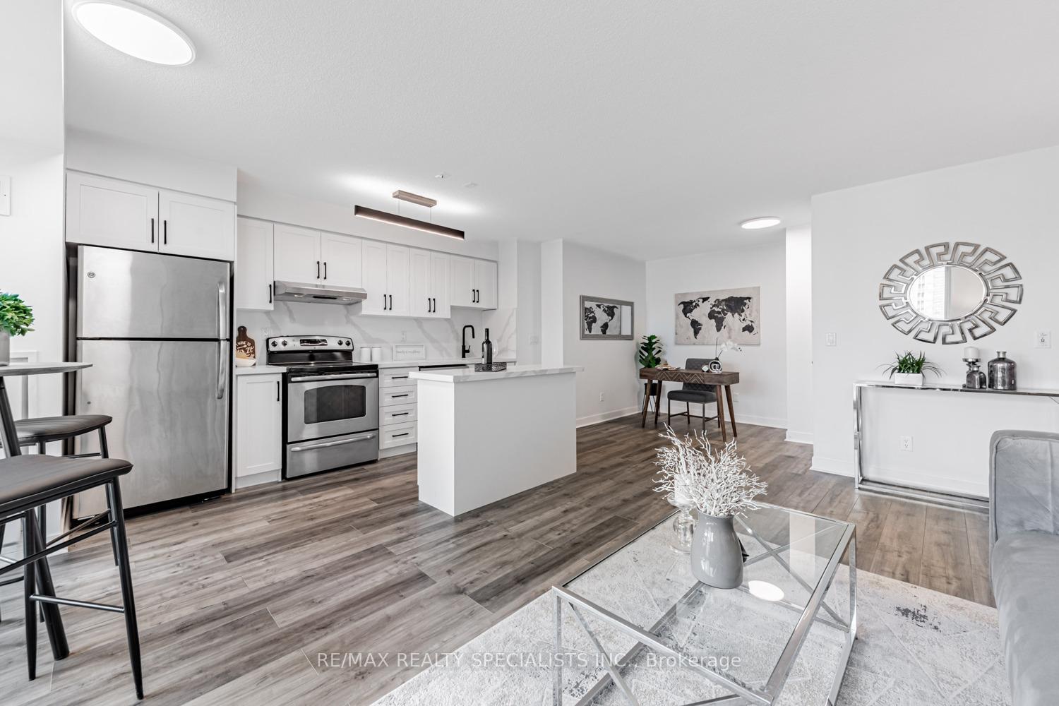 Photo 8 of Unit 1714, 155 Legion Road N, Etobicoke, Mimico — HOMEH