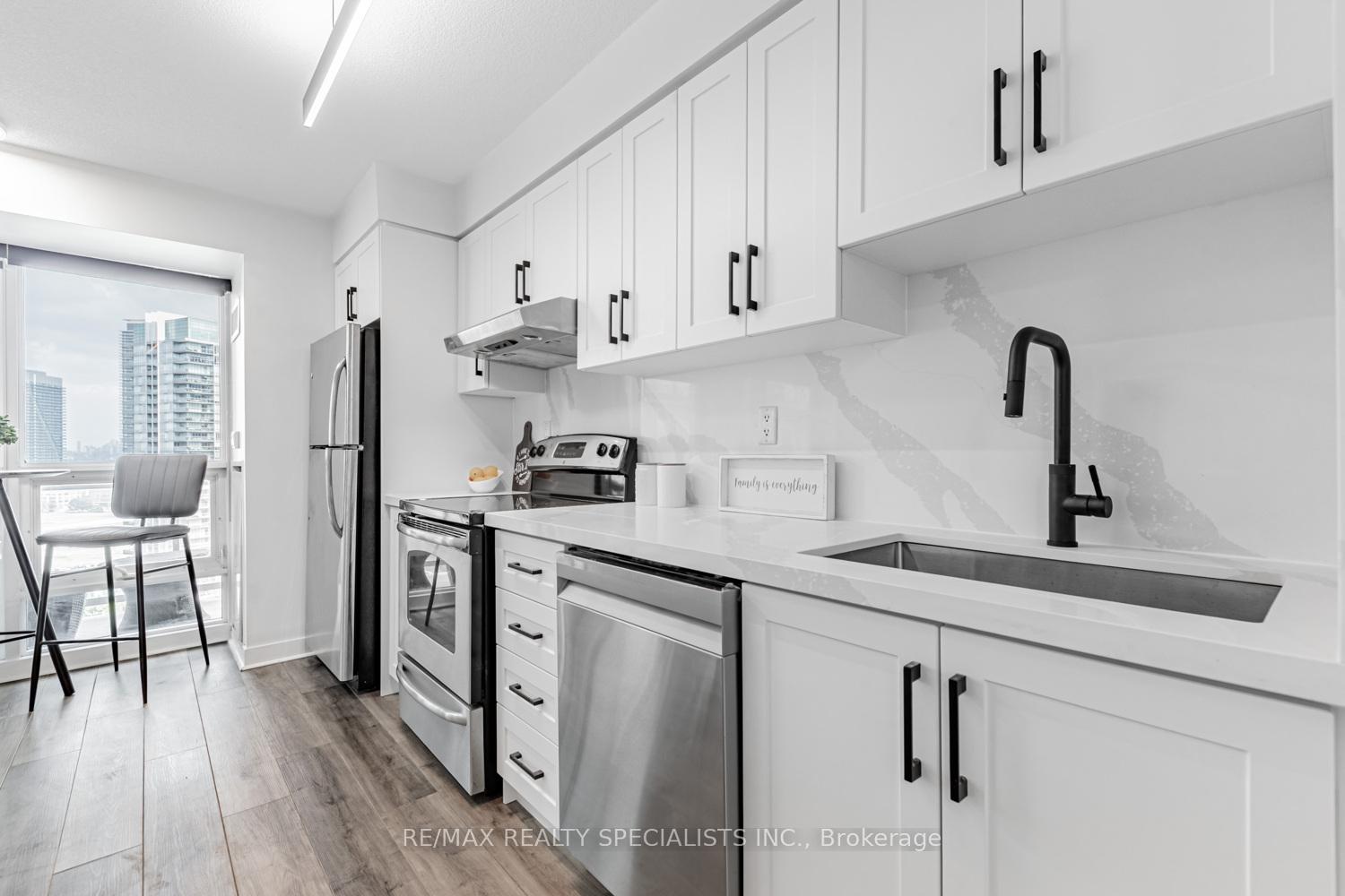 Photo 10 of Unit 1714, 155 Legion Road N, Etobicoke, Mimico — HOMEH