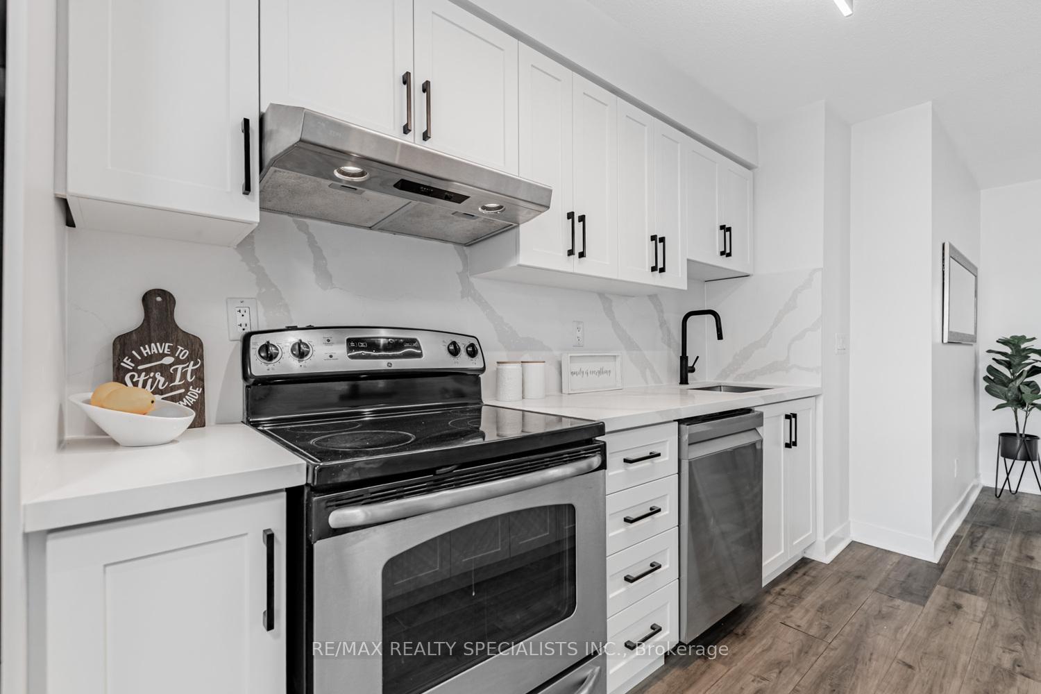 Photo 11 of Unit 1714, 155 Legion Road N, Etobicoke, Mimico — HOMEH