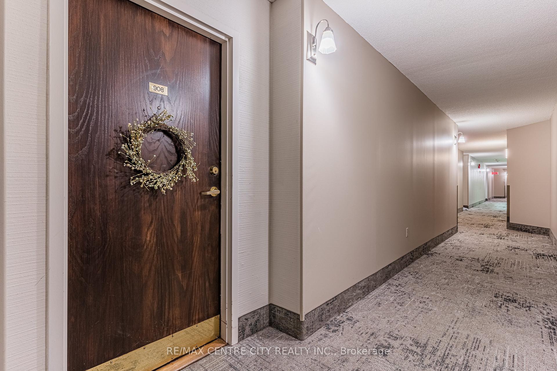Photo 2 of Unit 908, 3227 King Street E, Kitchener — HOMEH