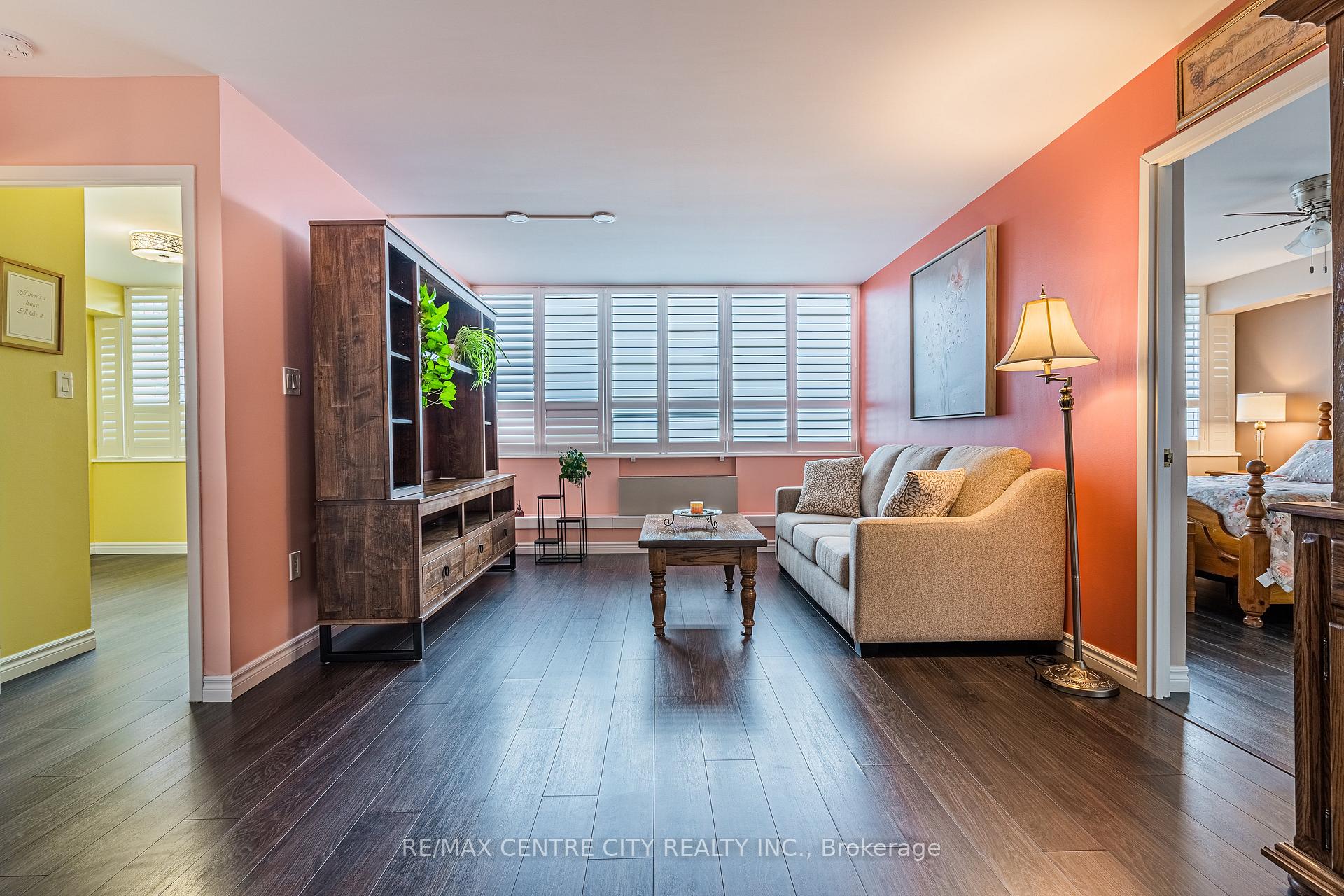 Photo 3 of Unit 908, 3227 King Street E, Kitchener — HOMEH