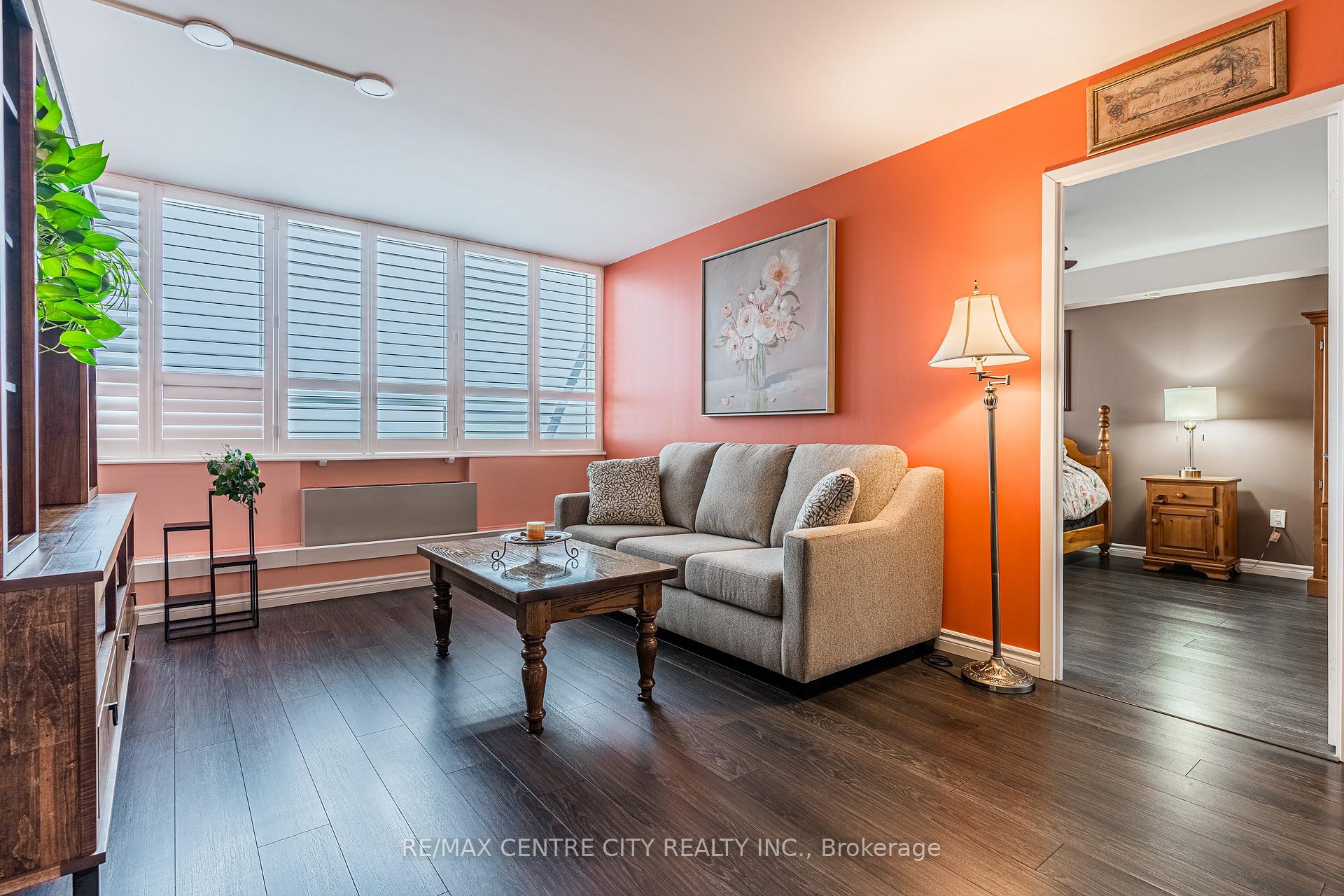 Photo 4 of Unit 908, 3227 King Street E, Kitchener — HOMEH