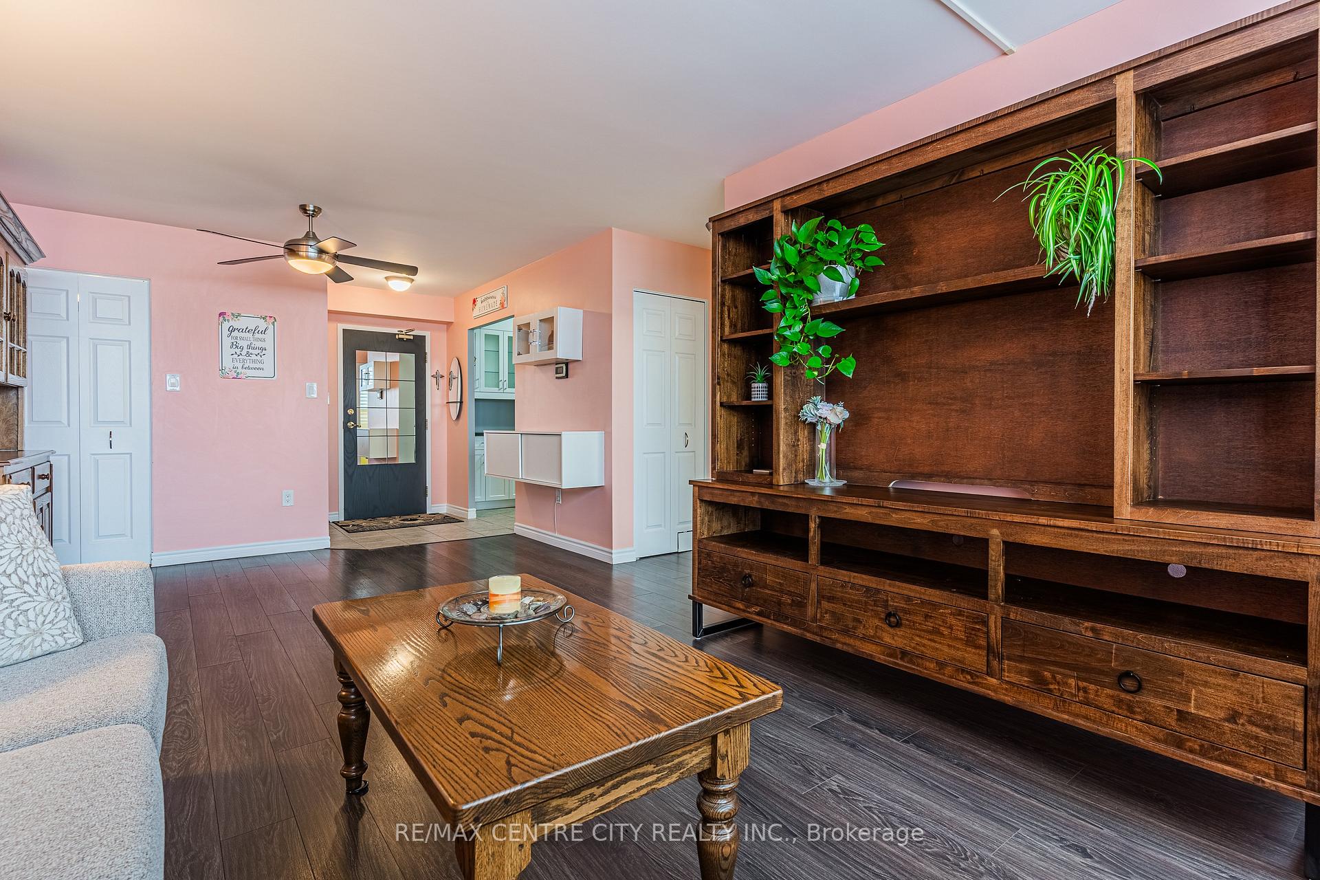 Photo 5 of Unit 908, 3227 King Street E, Kitchener — HOMEH