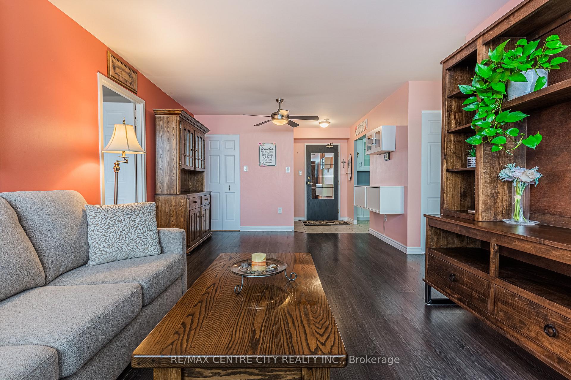 Photo 6 of Unit 908, 3227 King Street E, Kitchener — HOMEH