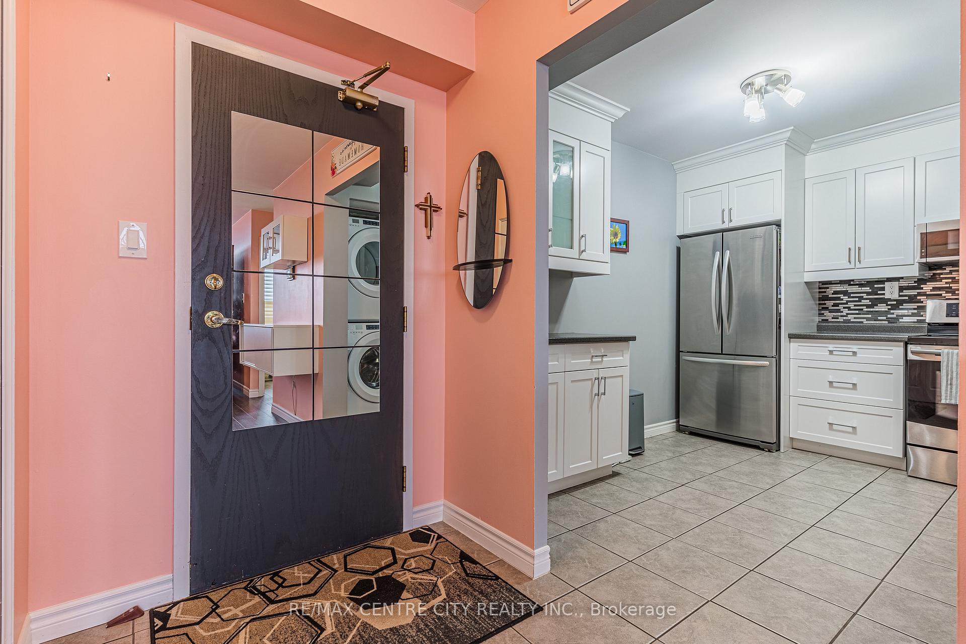 Photo 7 of Unit 908, 3227 King Street E, Kitchener — HOMEH