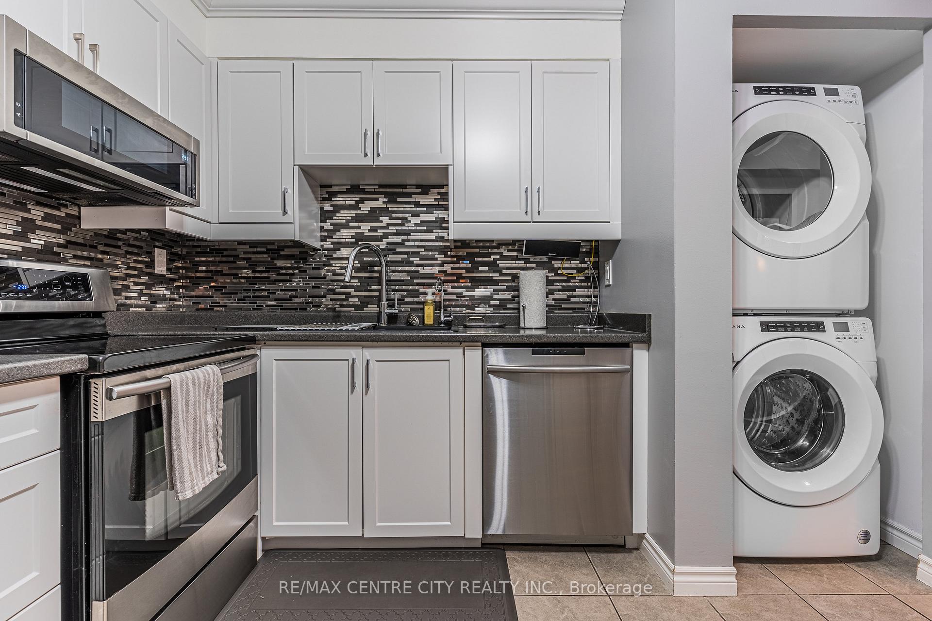 Photo 11 of Unit 908, 3227 King Street E, Kitchener — HOMEH