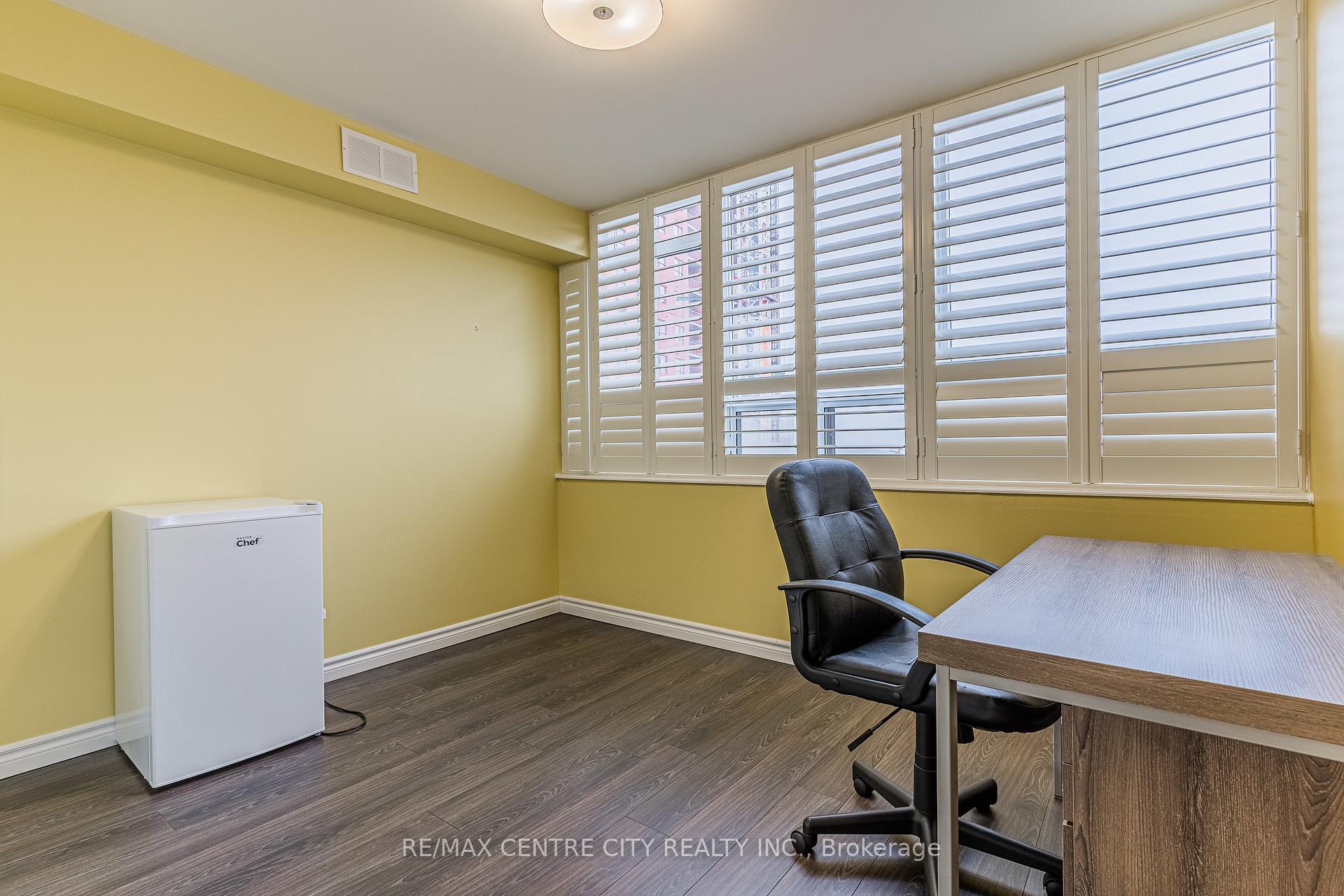 Photo 18 of Unit 908, 3227 King Street E, Kitchener — HOMEH