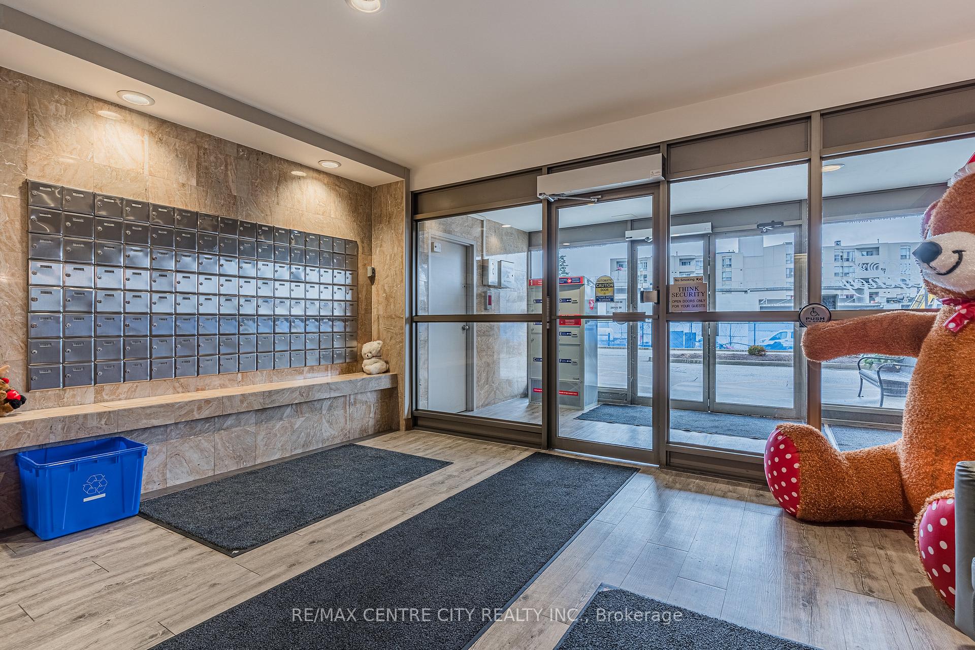 Photo 27 of Unit 908, 3227 King Street E, Kitchener — HOMEH