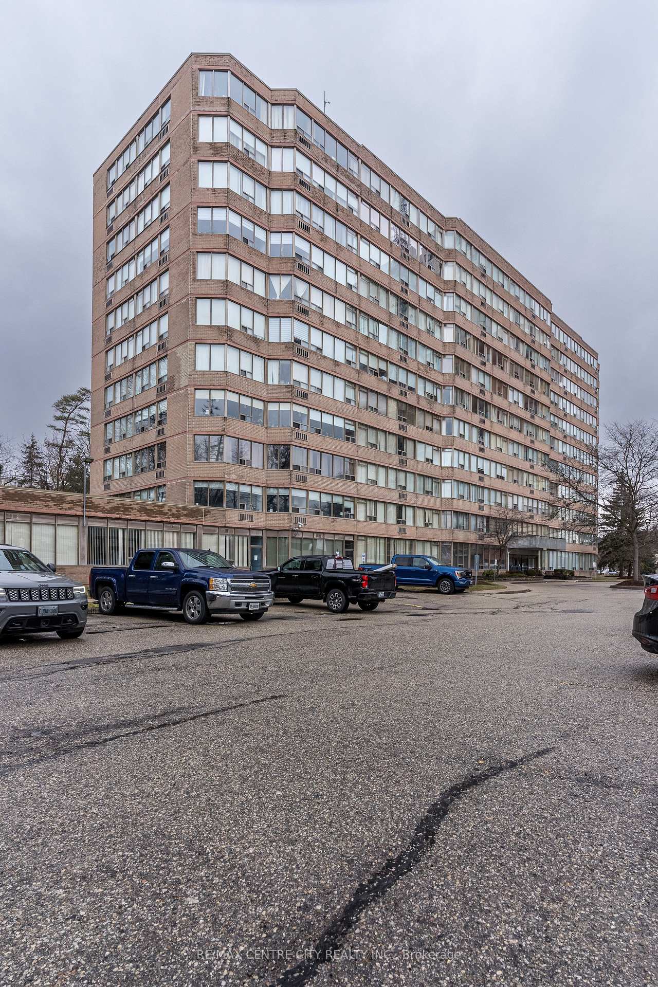 Photo 31 of Unit 908, 3227 King Street E, Kitchener — HOMEH