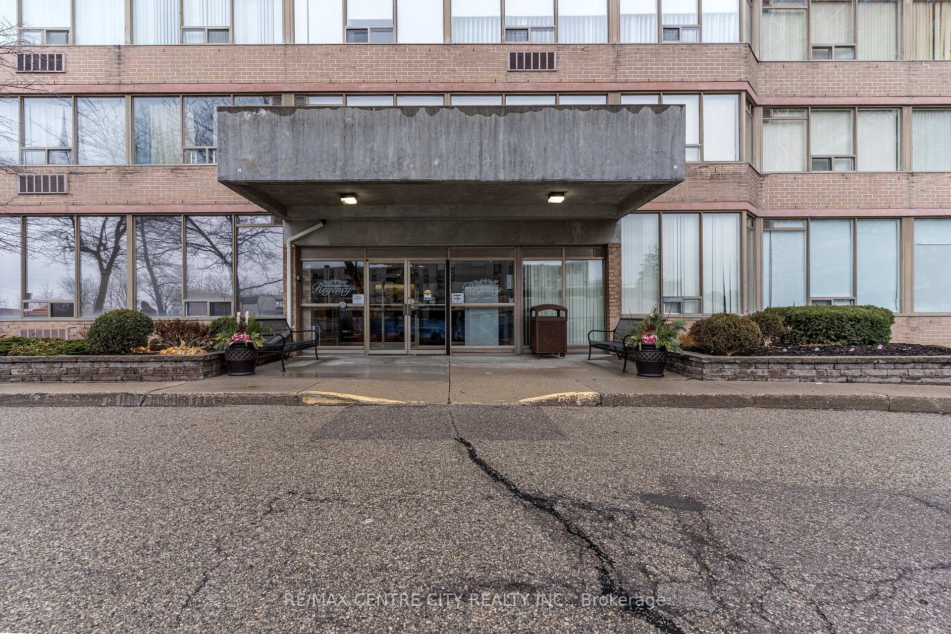 Photo 32 of Unit 908, 3227 King Street E, Kitchener — HOMEH
