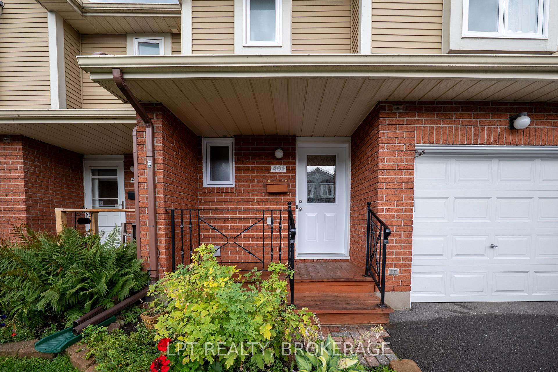 Photo 3 of 491 Valade Crescent, Ottawa, Fallingbrook/Pineridge — HOMEH