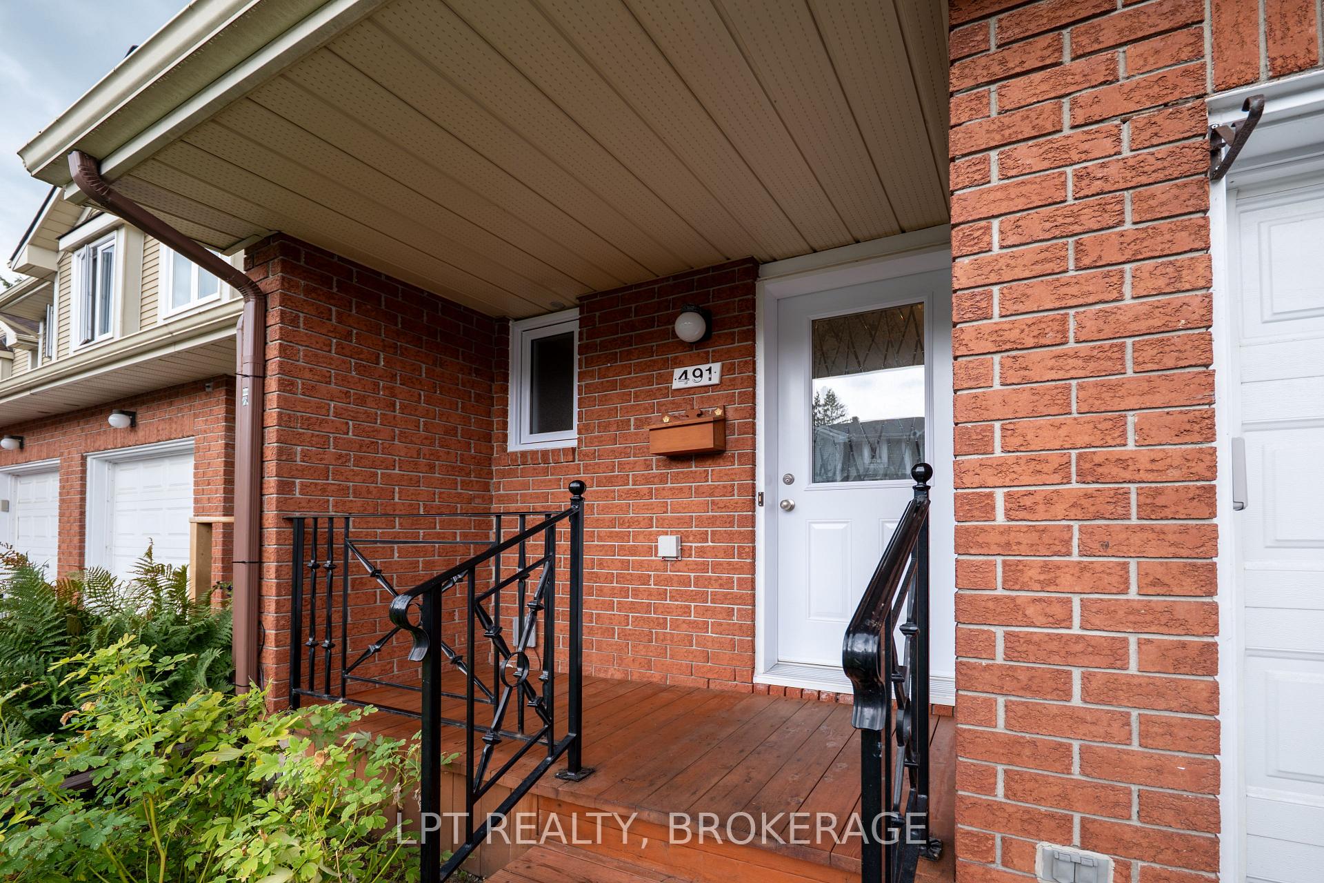 Photo 4 of 491 Valade Crescent, Ottawa, Fallingbrook/Pineridge — HOMEH
