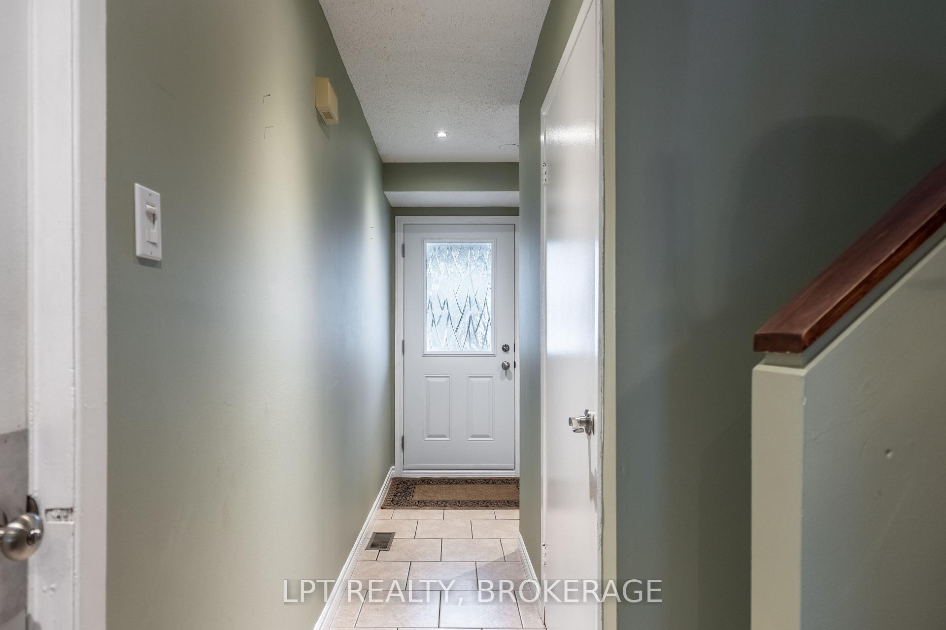 Photo 5 of 491 Valade Crescent, Ottawa, Fallingbrook/Pineridge — HOMEH