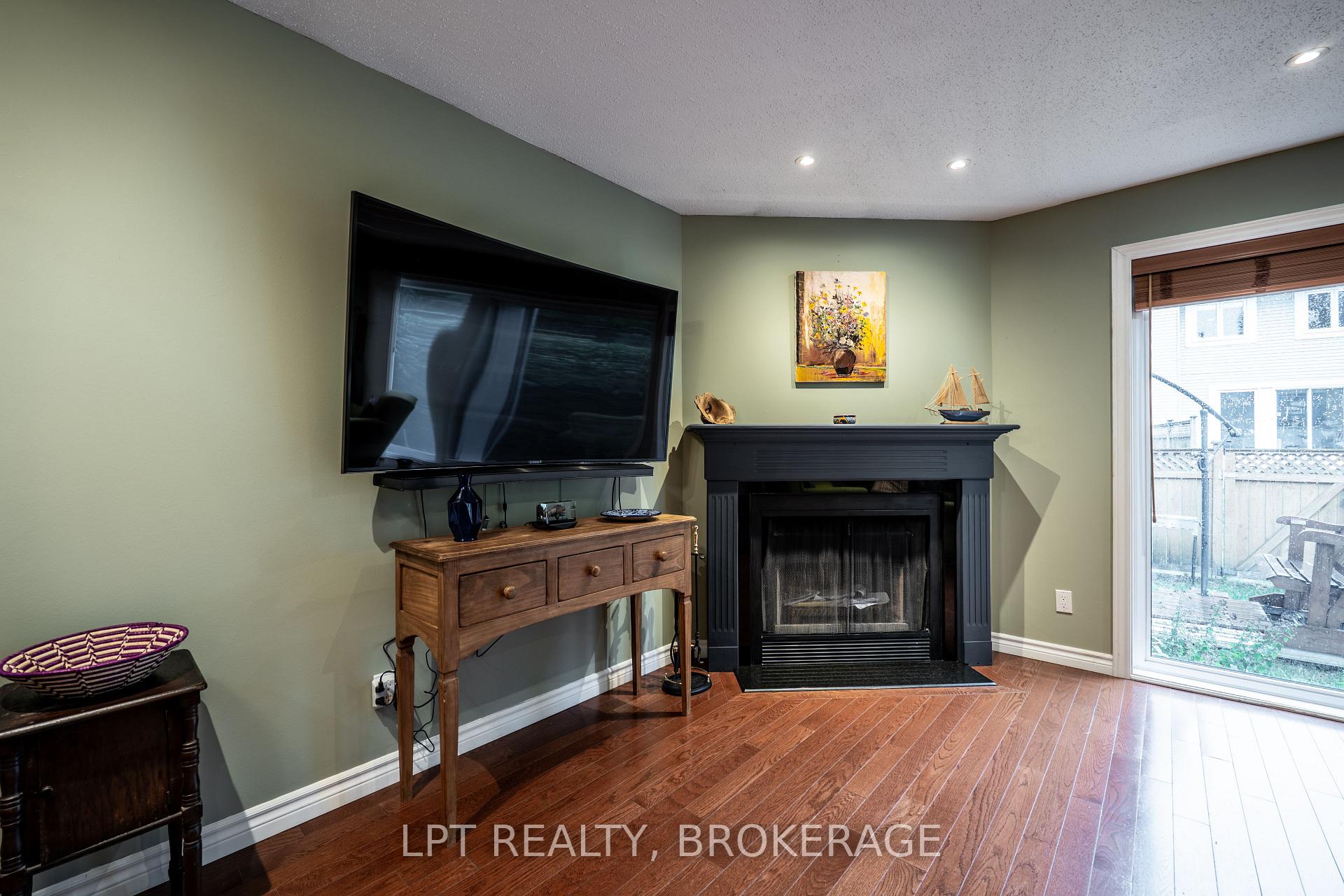 Photo 9 of 491 Valade Crescent, Ottawa, Fallingbrook/Pineridge — HOMEH