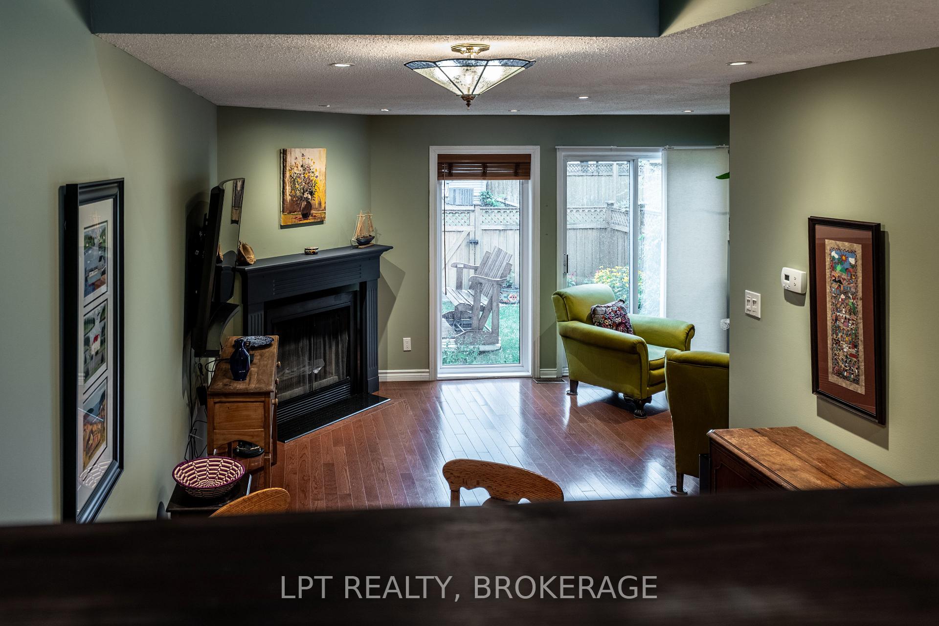 Photo 10 of 491 Valade Crescent, Ottawa, Fallingbrook/Pineridge — HOMEH