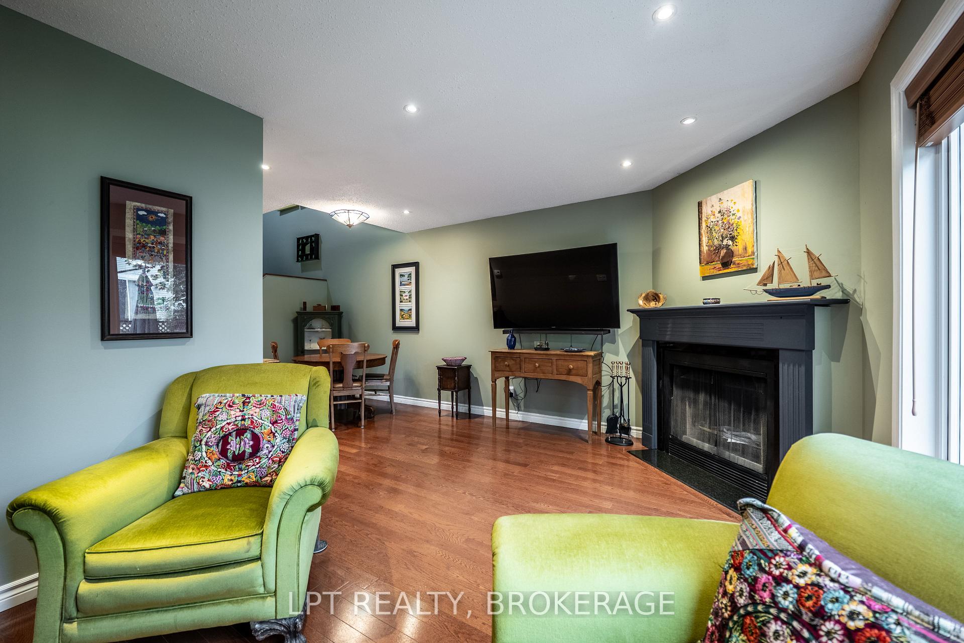 Photo 12 of 491 Valade Crescent, Ottawa, Fallingbrook/Pineridge — HOMEH
