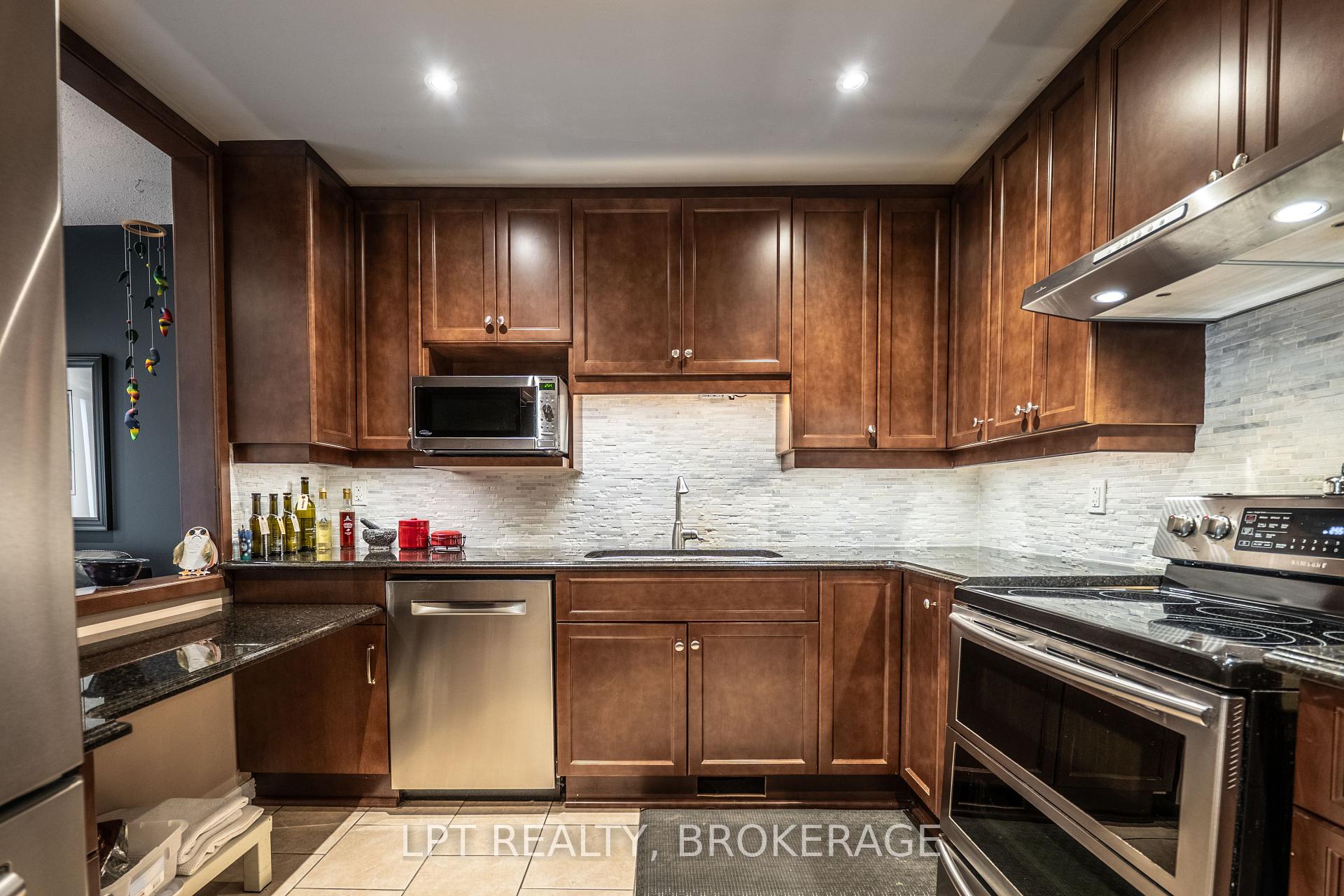 Photo 20 of 491 Valade Crescent, Ottawa, Fallingbrook/Pineridge — HOMEH