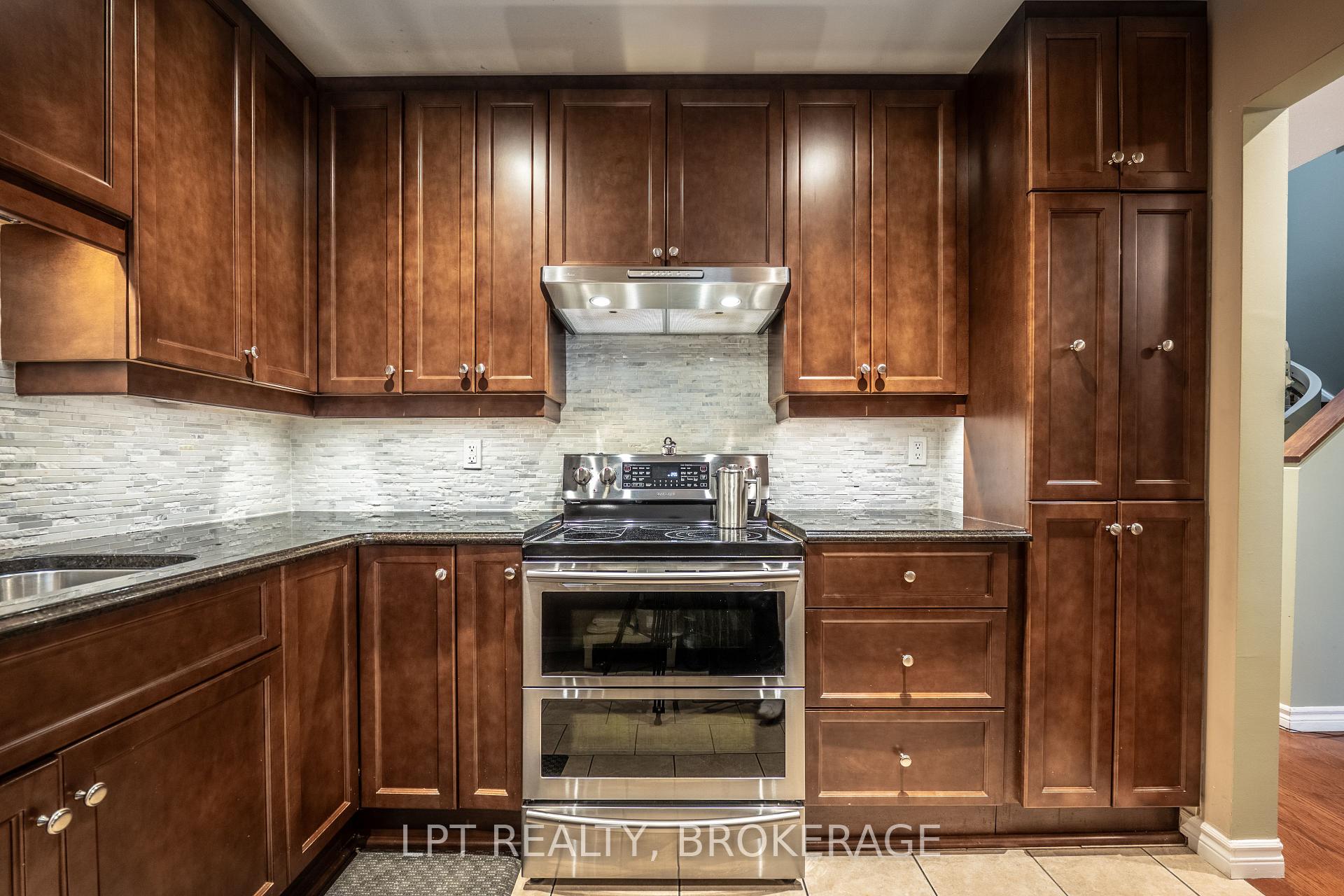 Photo 21 of 491 Valade Crescent, Ottawa, Fallingbrook/Pineridge — HOMEH