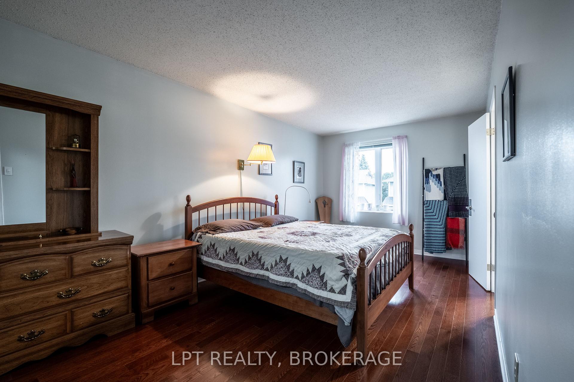 Photo 33 of 491 Valade Crescent, Ottawa, Fallingbrook/Pineridge — HOMEH