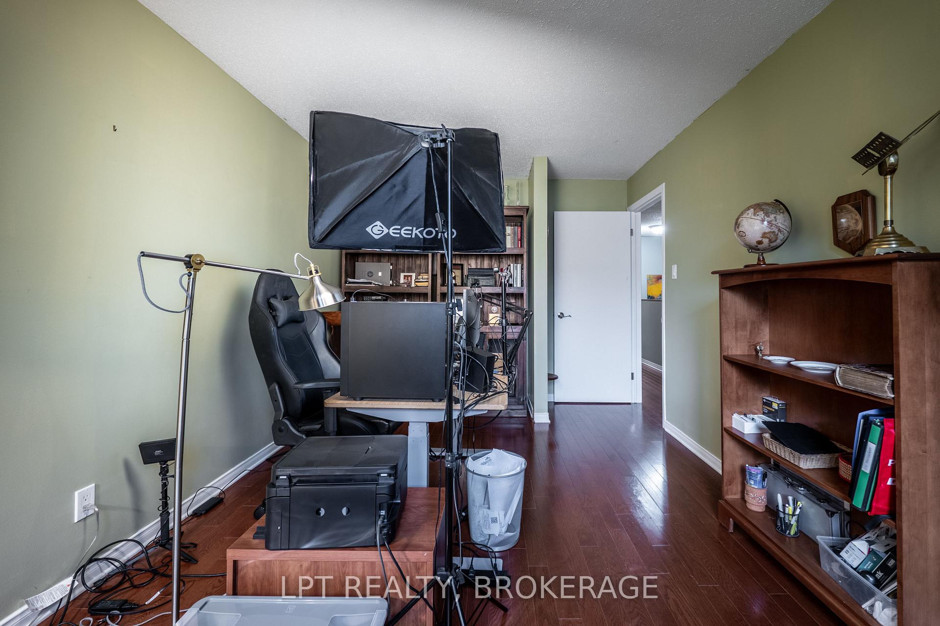 Photo 37 of 491 Valade Crescent, Ottawa, Fallingbrook/Pineridge — HOMEH