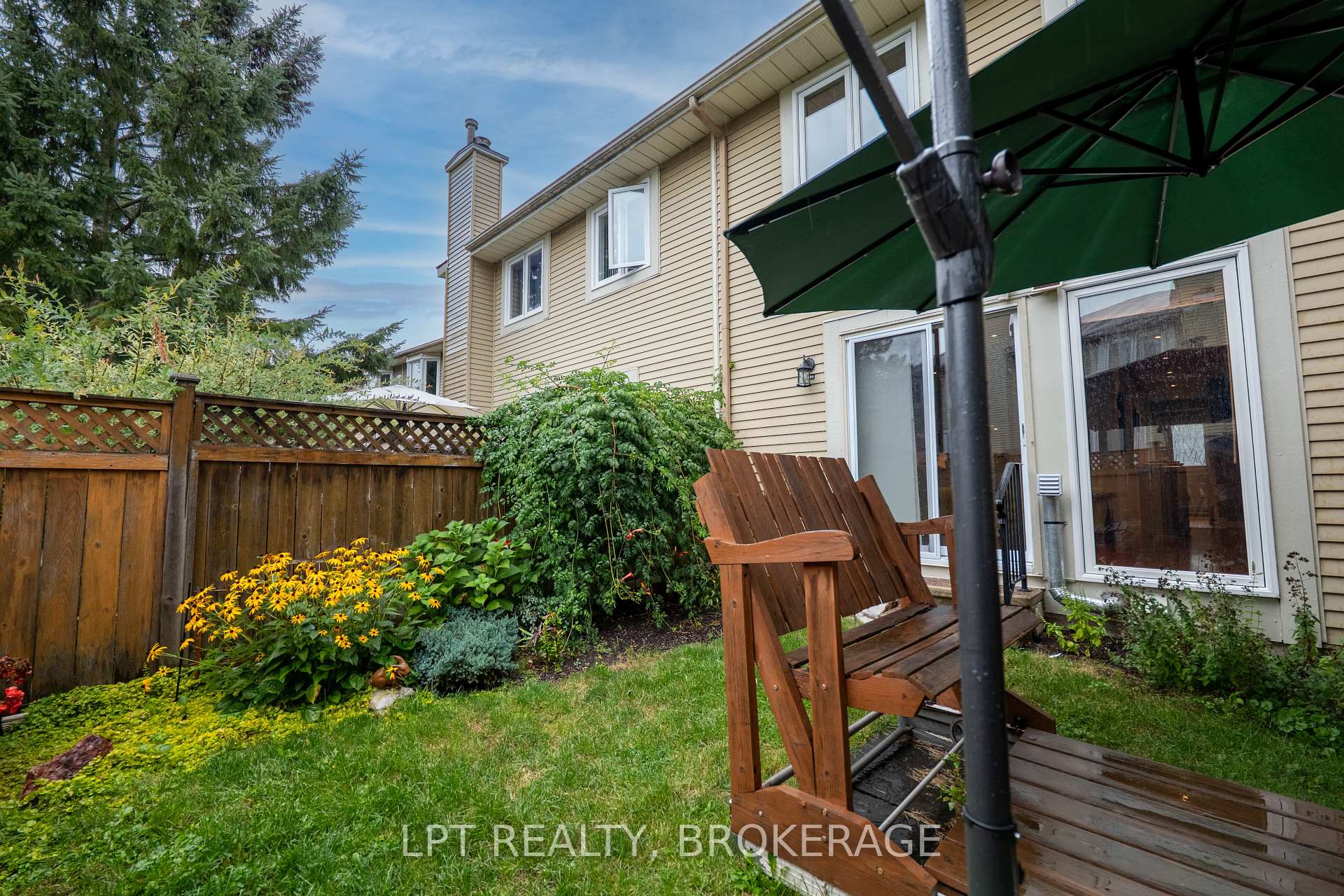 Photo 43 of 491 Valade Crescent, Ottawa, Fallingbrook/Pineridge — HOMEH