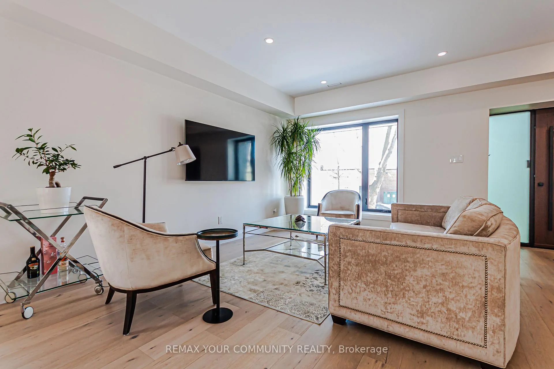 Photo 2 of 89 Gainsborough Road, Toronto, Woodbine Corridor — HOMEH