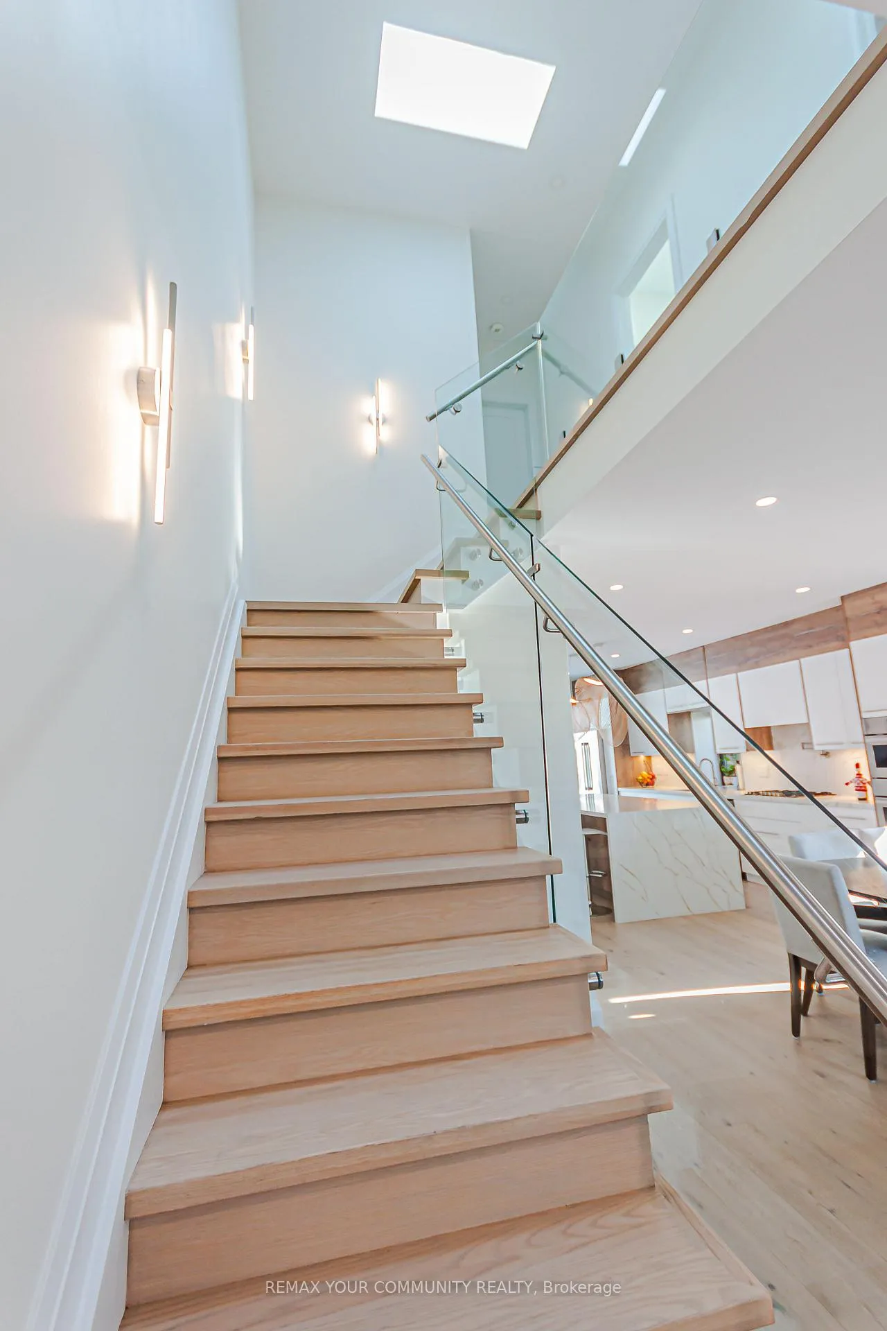 Photo 3 of 89 Gainsborough Road, Toronto, Woodbine Corridor — HOMEH