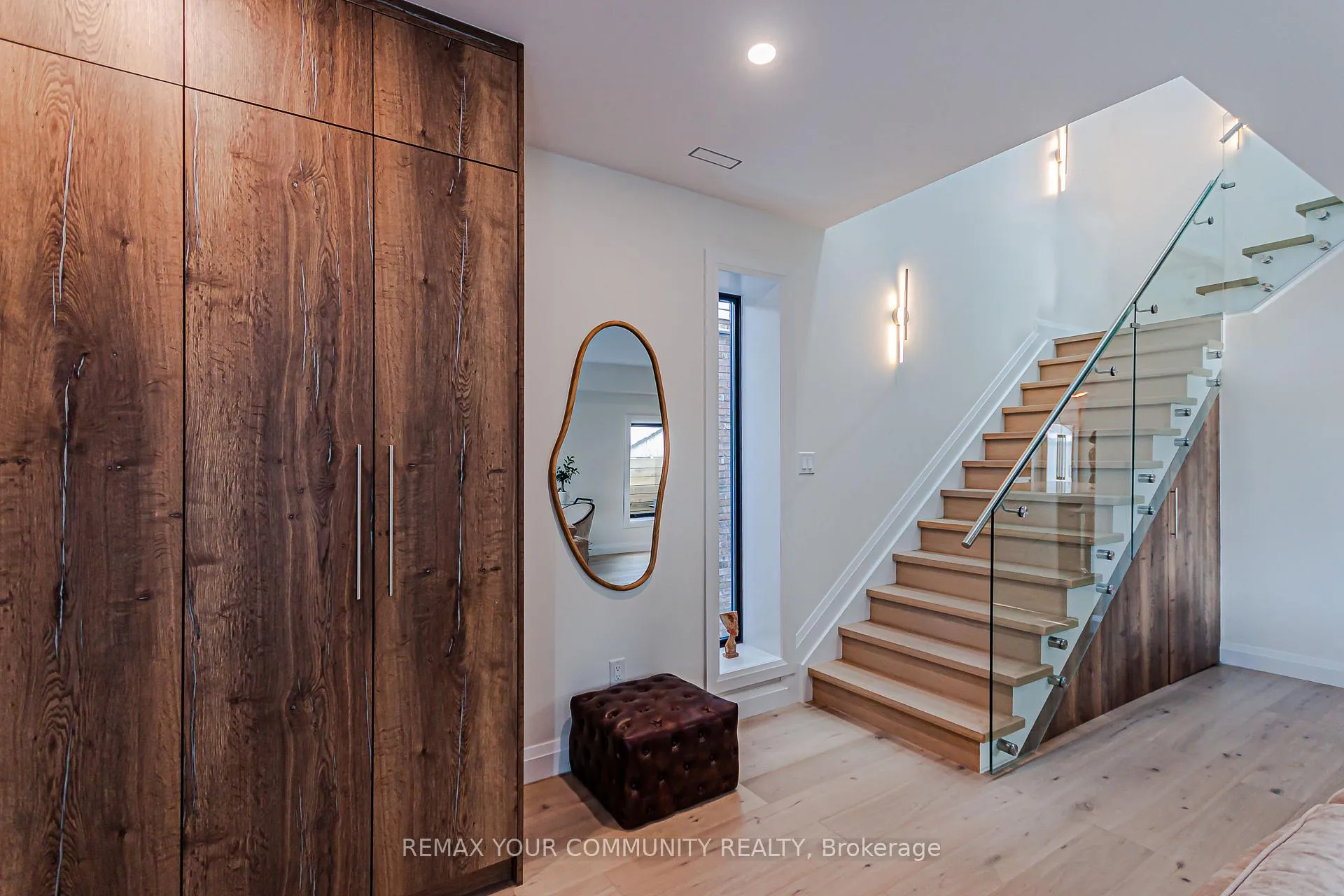 Photo 4 of 89 Gainsborough Road, Toronto, Woodbine Corridor — HOMEH